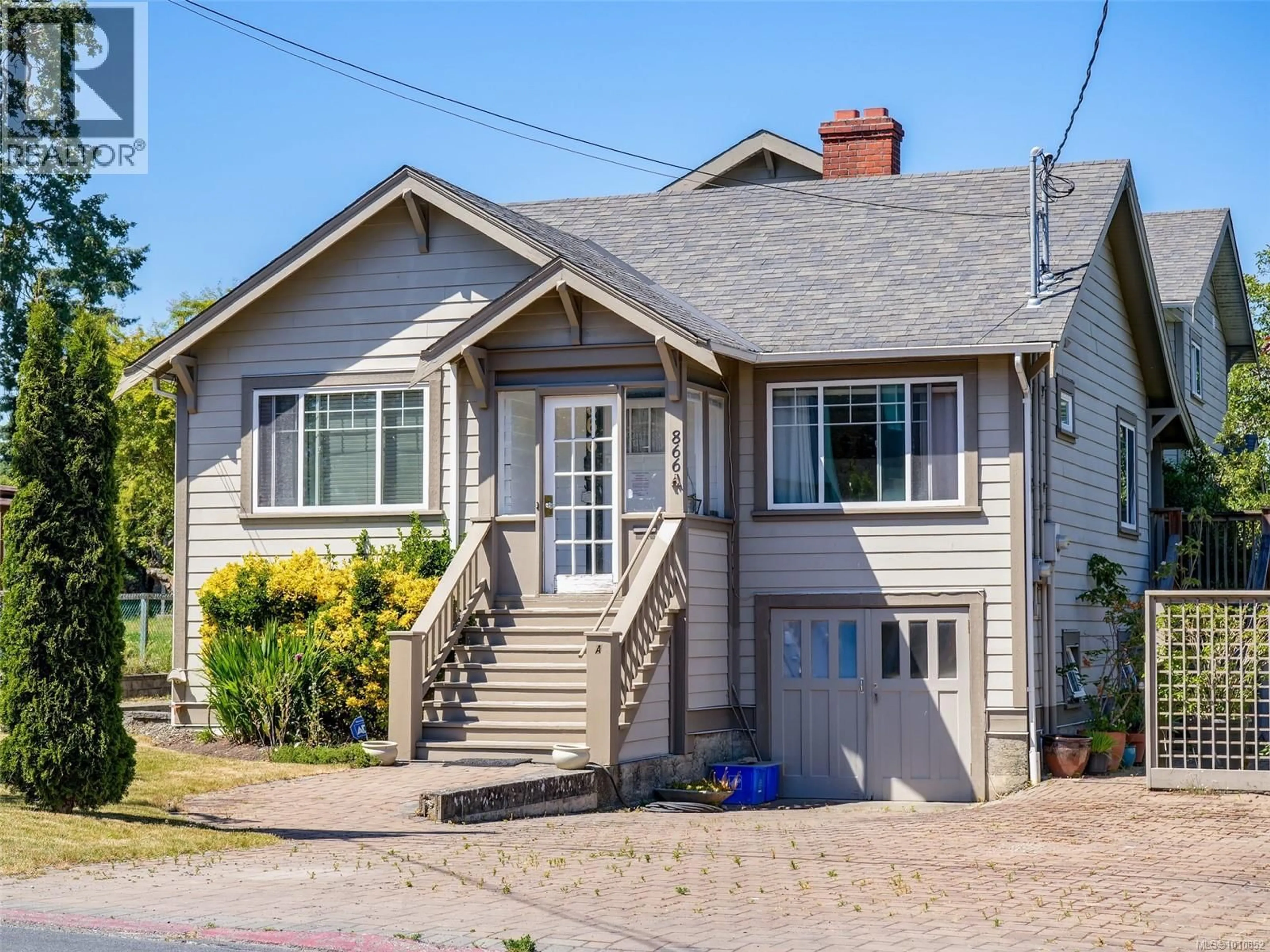 Home with vinyl exterior material, street for 866A OLD ESQUIMALT ROAD, Esquimalt British Columbia V9A4X2