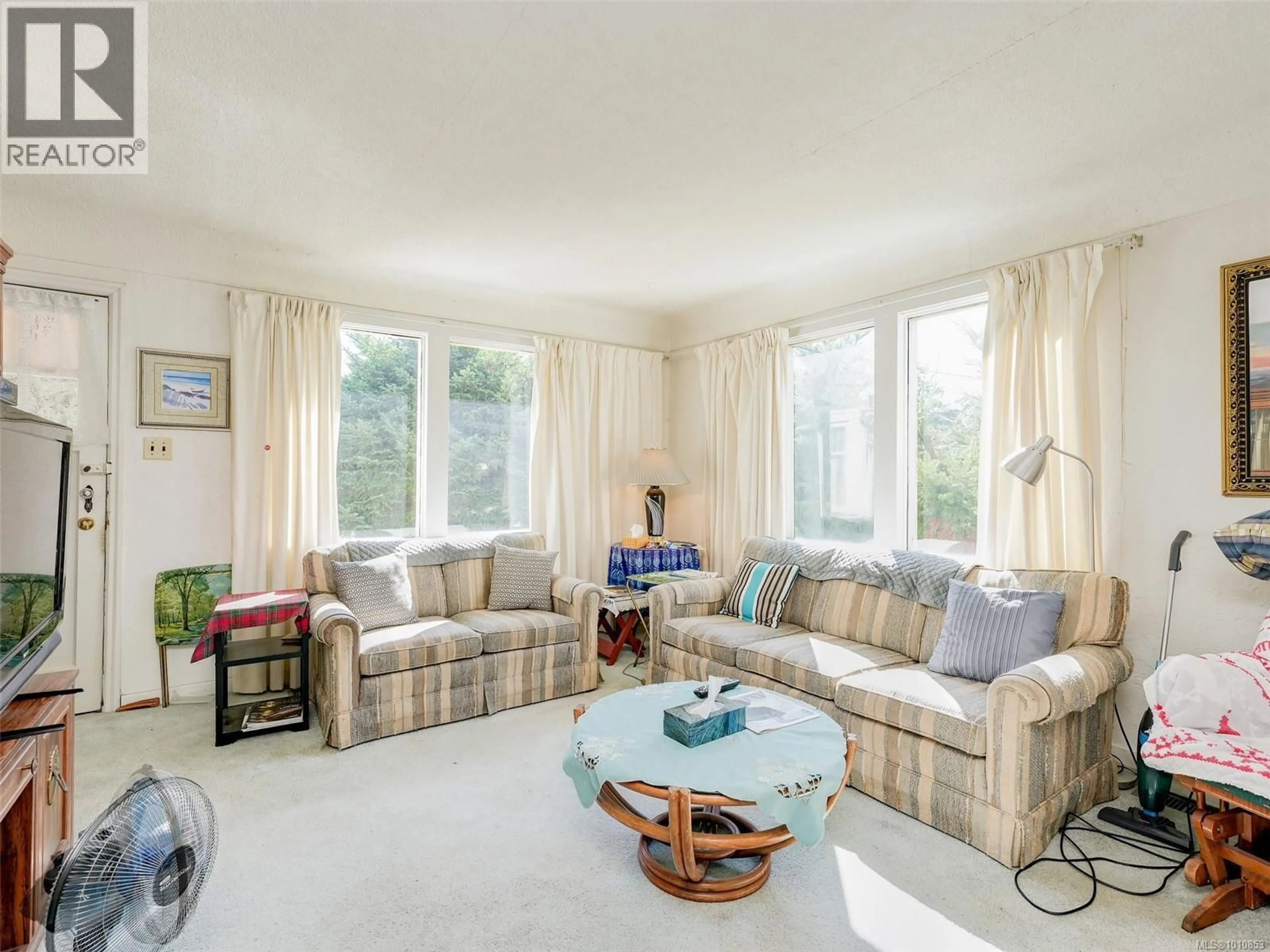 Living room with furniture, unknown for 8 CAMDEN AVENUE, View Royal British Columbia V8Z1P5
