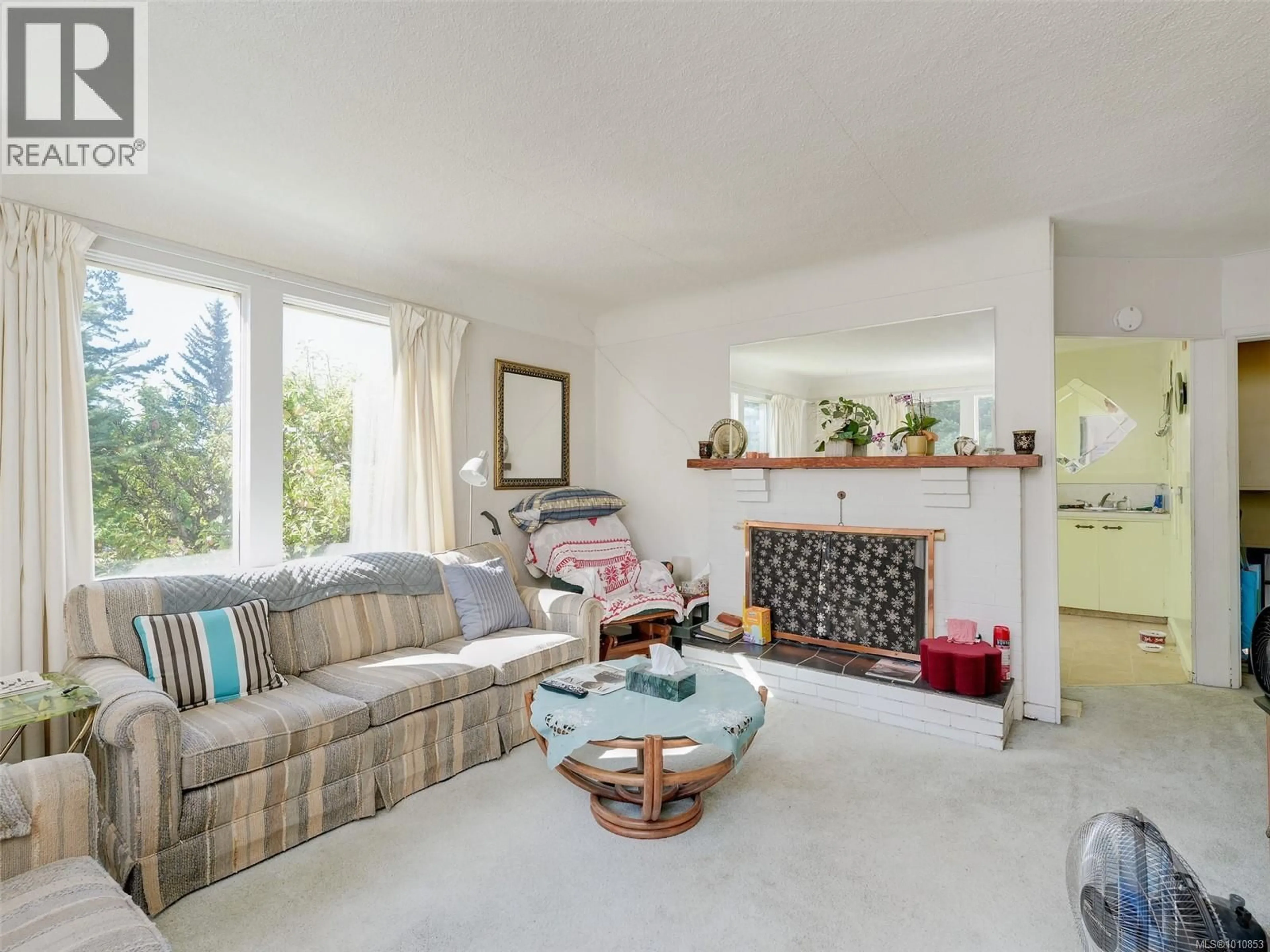 Living room with furniture, unknown for 8 CAMDEN AVENUE, View Royal British Columbia V8Z1P5