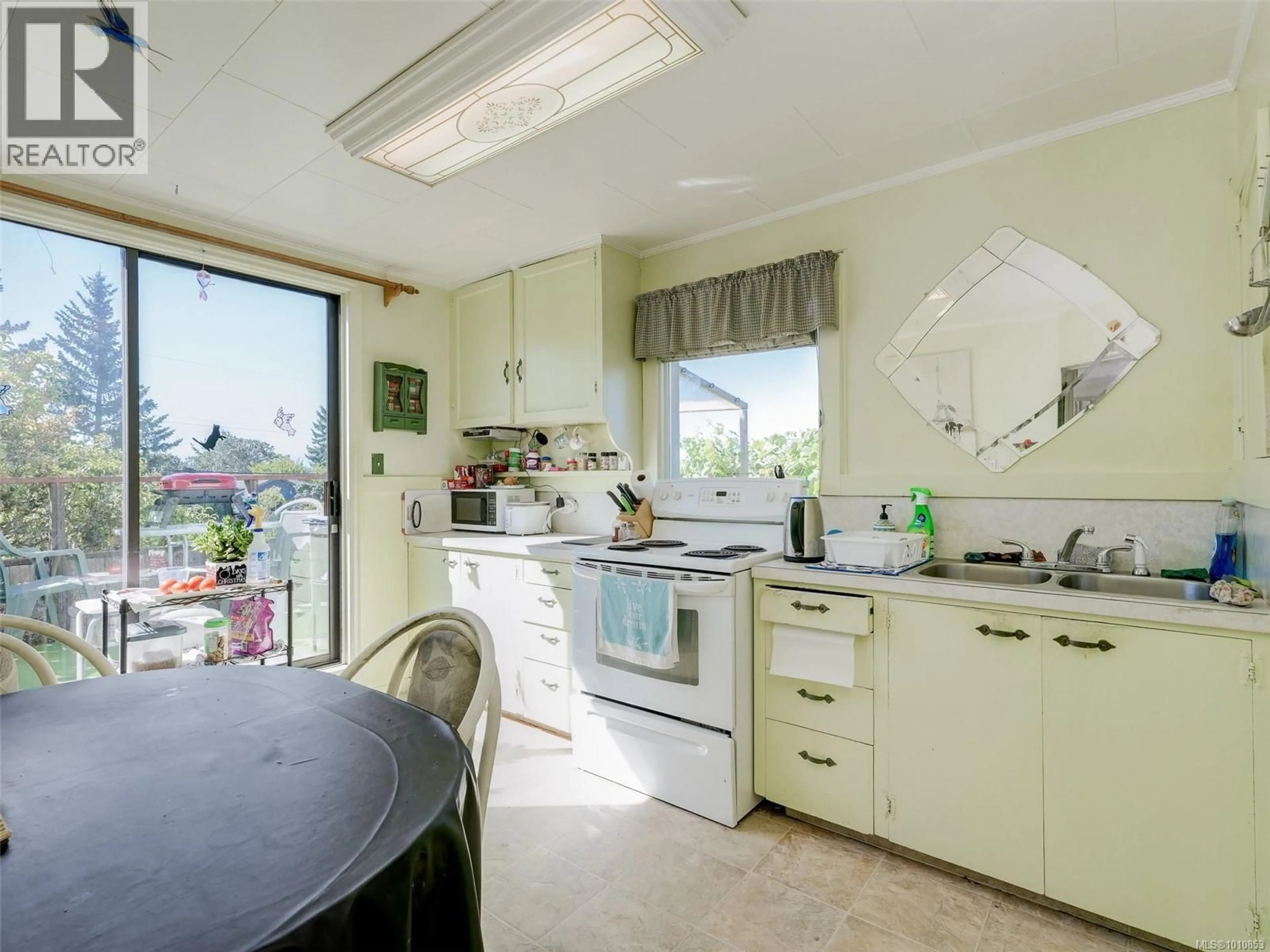 Standard kitchen, unknown for 8 CAMDEN AVENUE, View Royal British Columbia V8Z1P5