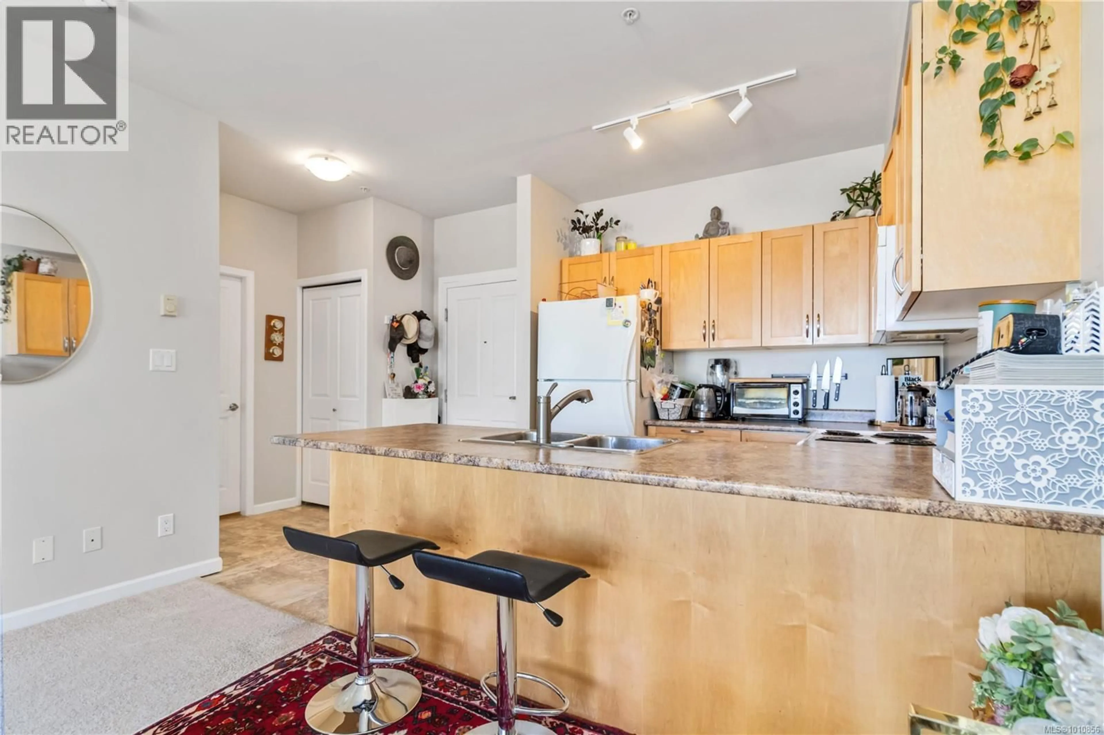 Open concept kitchen, unknown for 208 - 1959 POLO PARK COURT, Central Saanich British Columbia V8M2K1