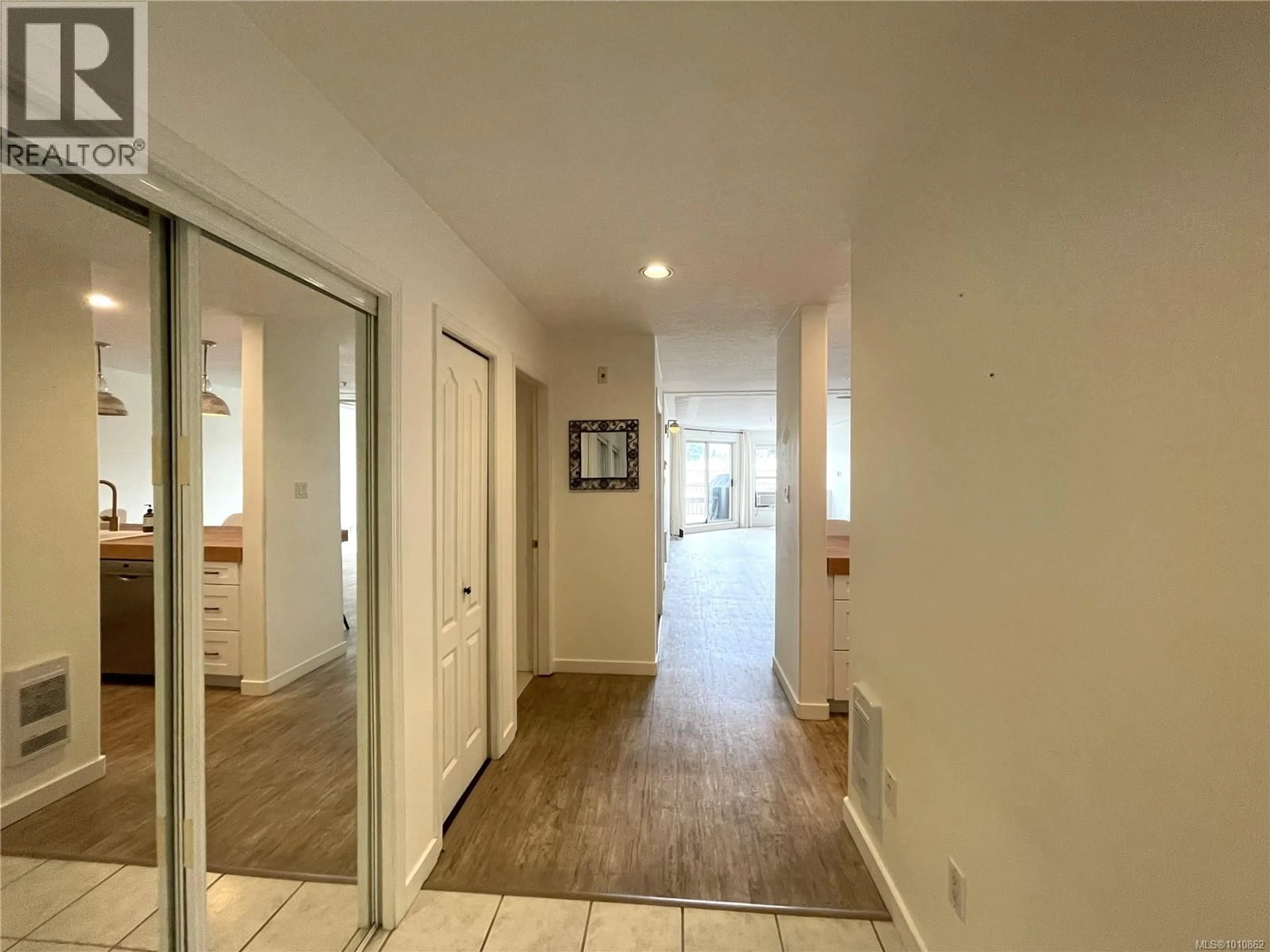 Indoor entryway for 202 - 4505 VICTORIA QUAY, Port Alberni British Columbia V9Y6L8