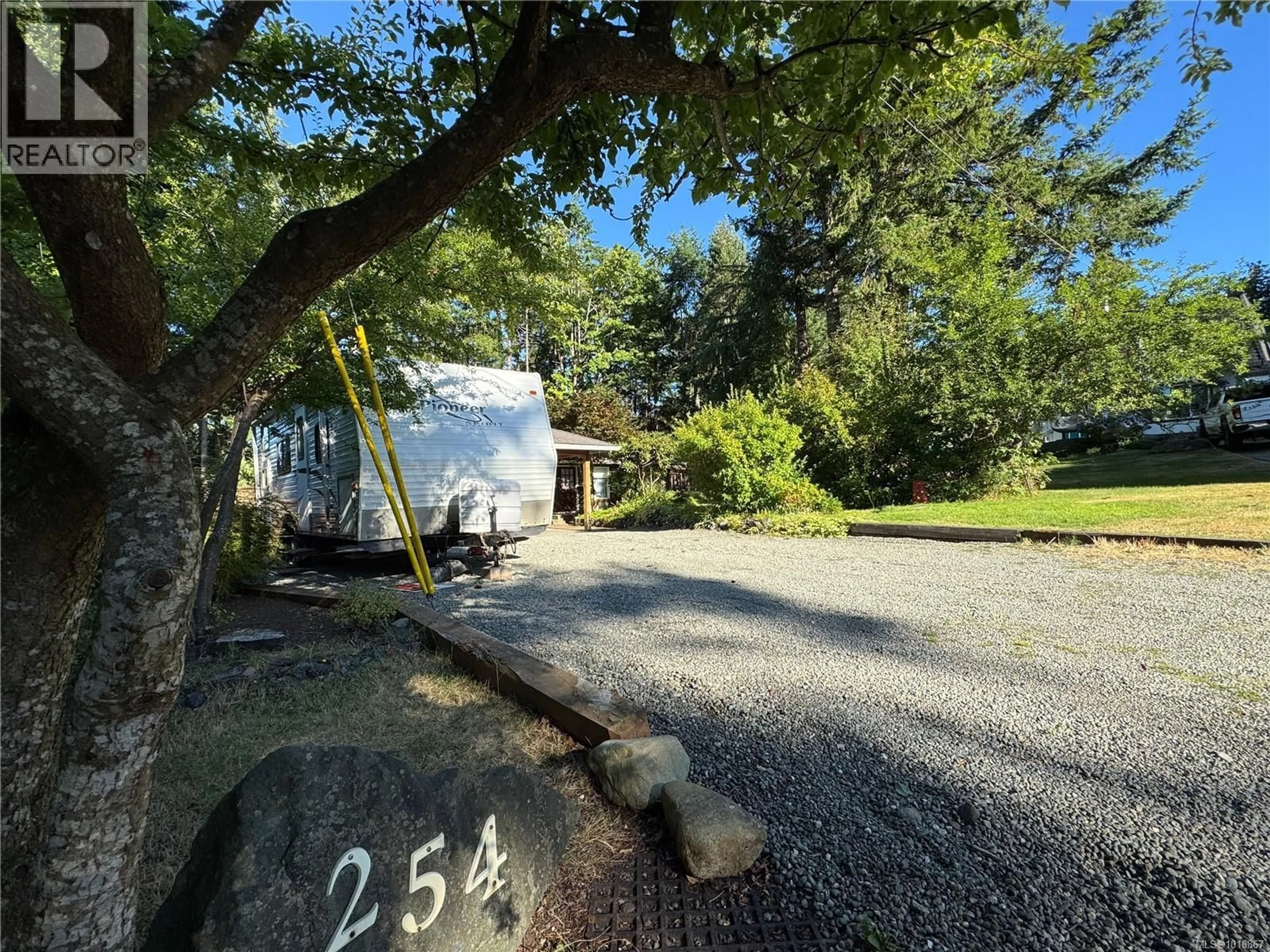 A pic from outside/outdoor area/front of a property/back of a property/a pic from drone, street for 254 FAWN ROAD, Campbell River British Columbia V9W5L7