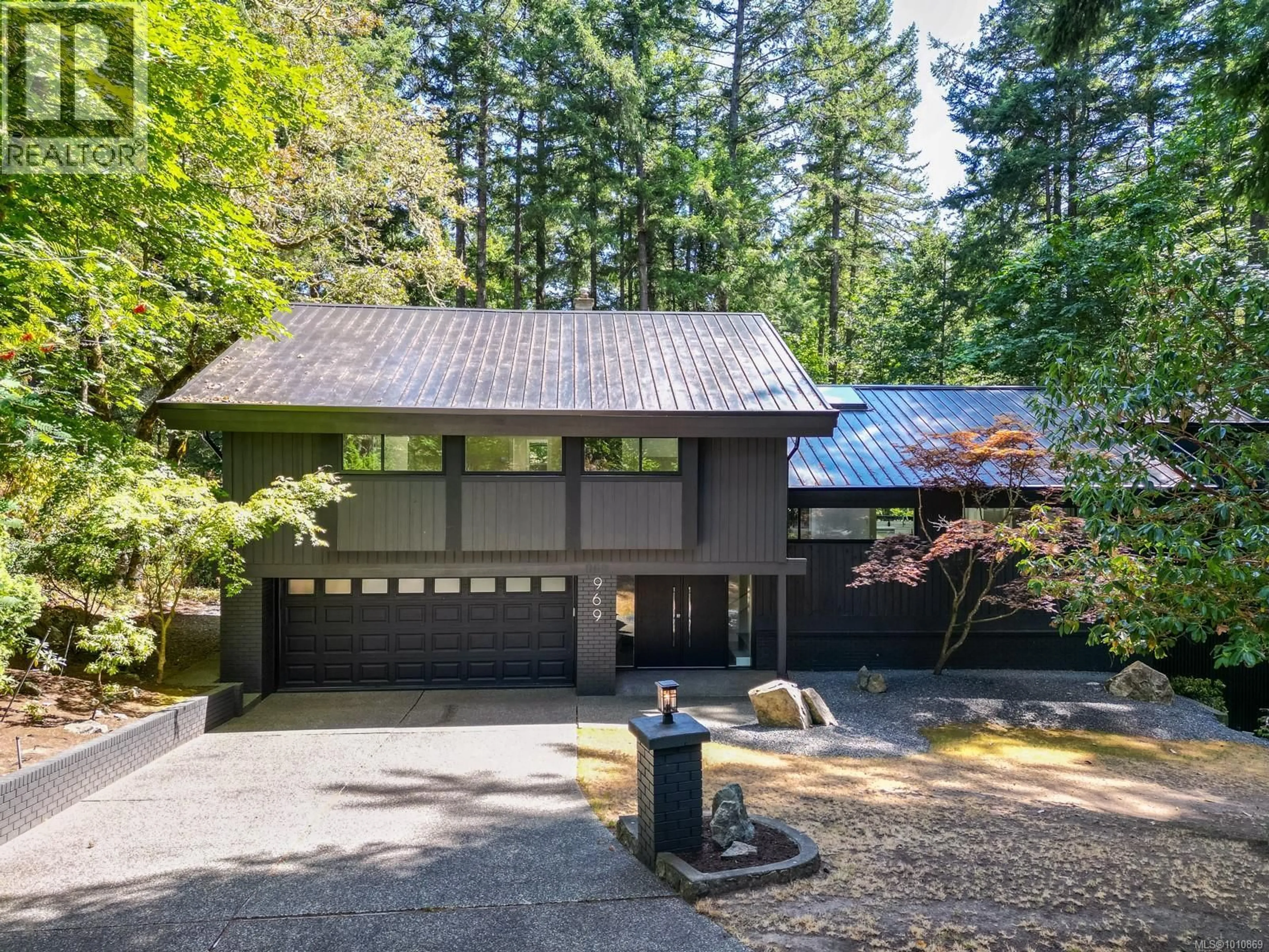 Unknown for 969 SUNNYWOOD COURT, Saanich British Columbia V8X4N6
