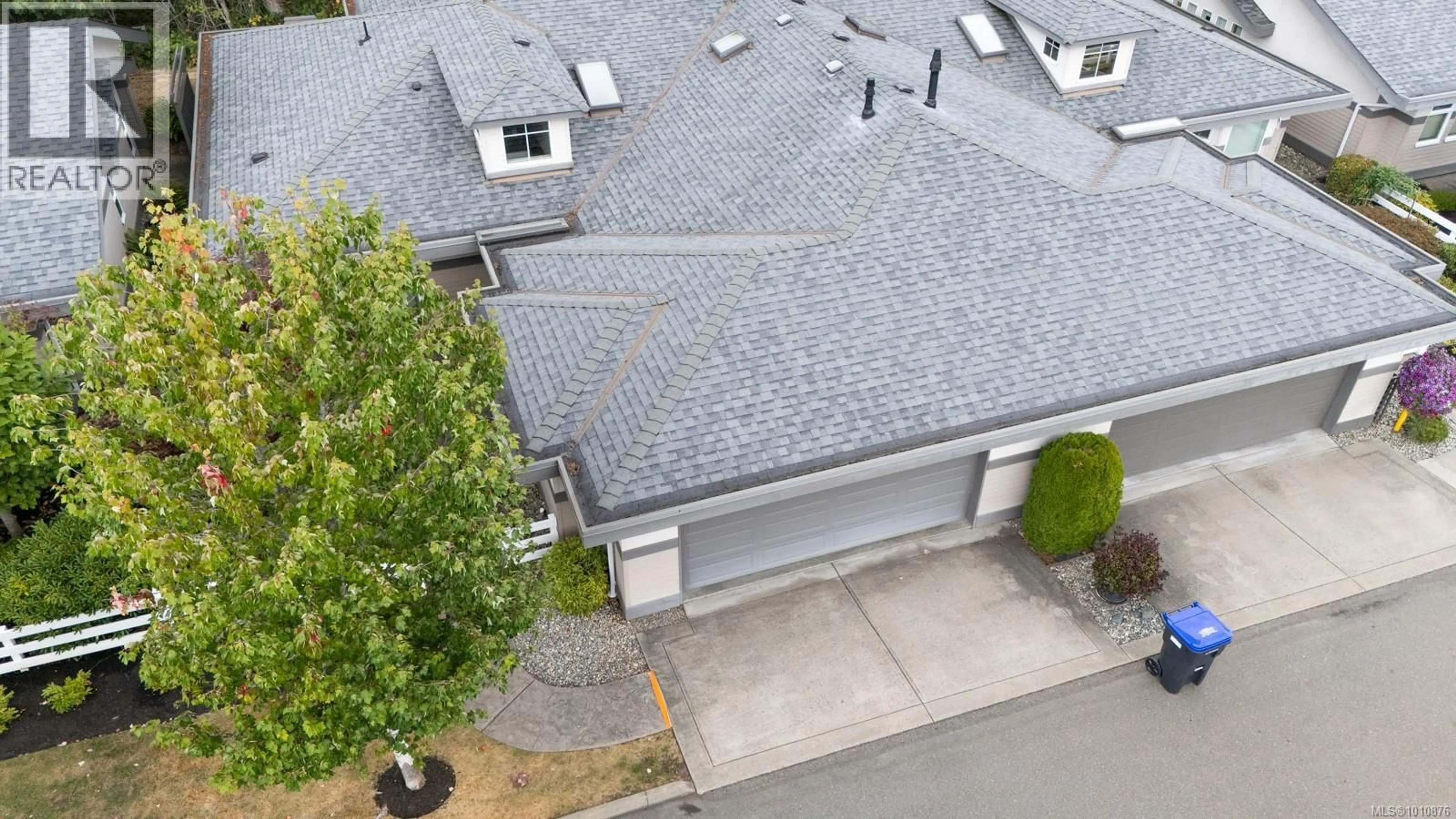 A pic from outside/outdoor area/front of a property/back of a property/a pic from drone, street for 5 - 500 CORFIELD STREET, Parksville British Columbia V9P0A8