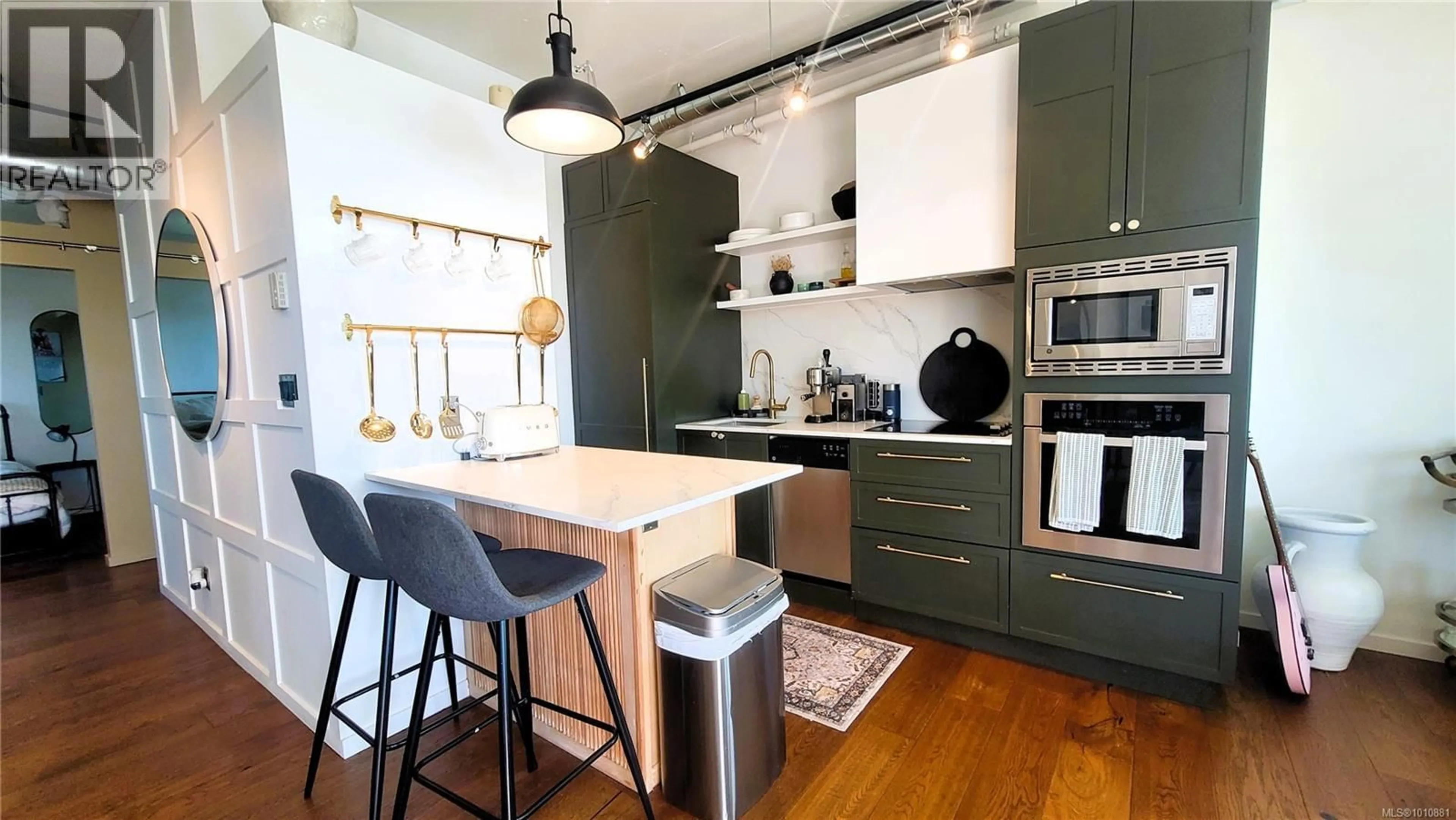 Open concept kitchen, wood/laminate floor for 632 - 1029 VIEW STREET, Victoria British Columbia V8V4Y3