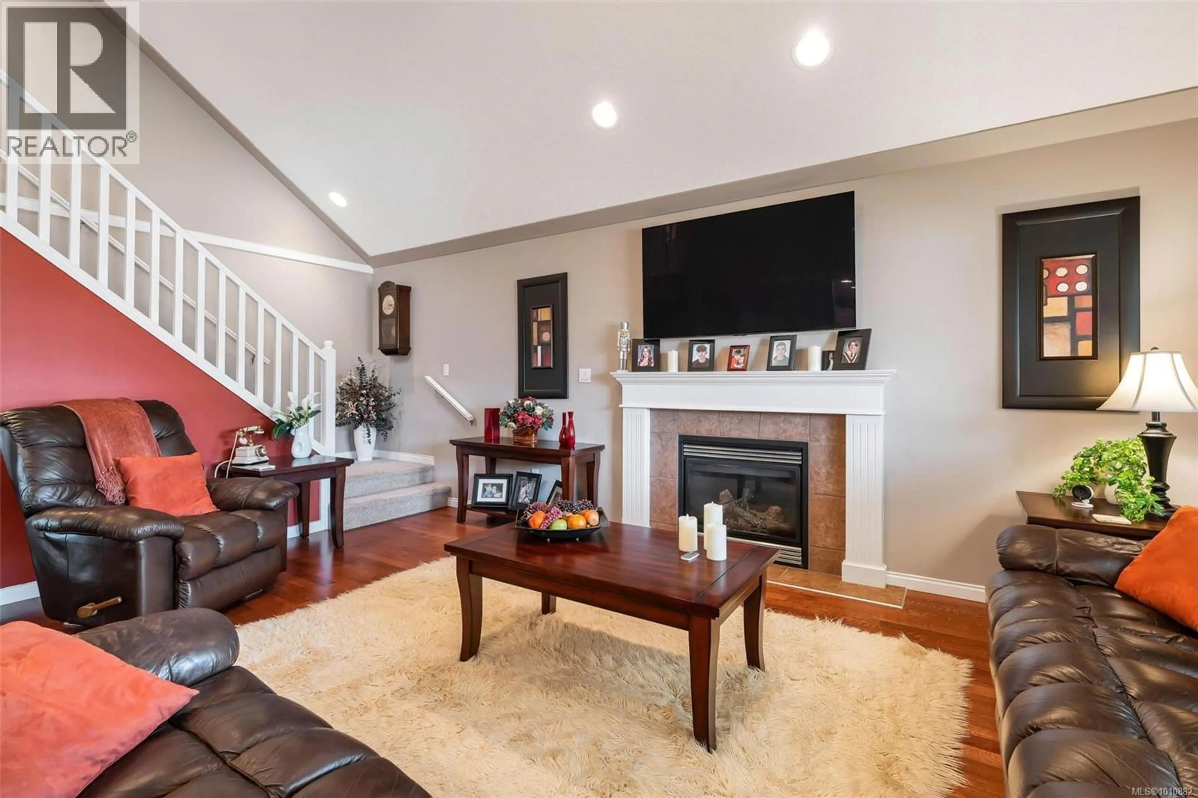 Living room with furniture, unknown for 1901 FALCON CRESCENT, Cowichan Bay British Columbia V0R1N1