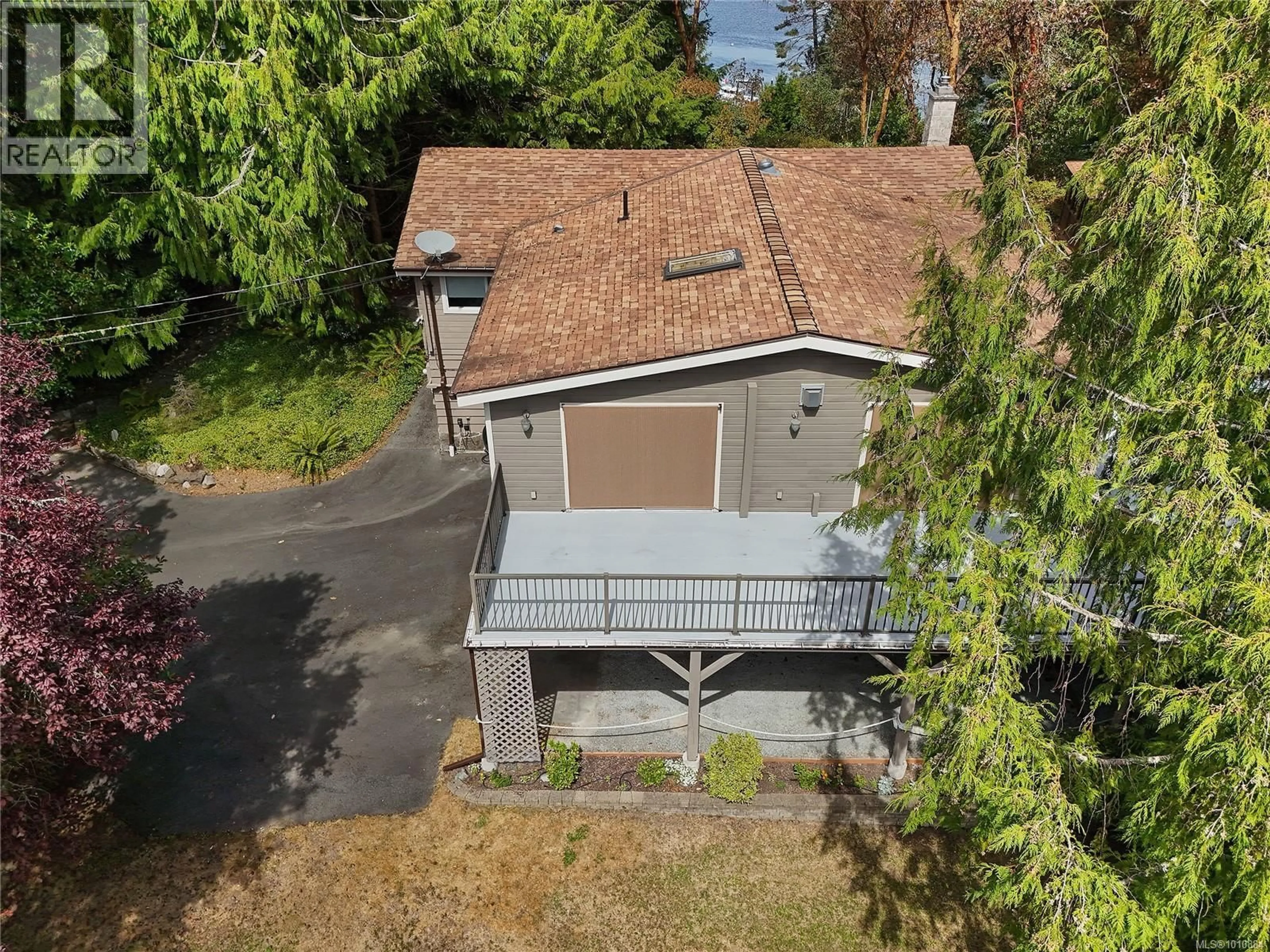 A pic from outside/outdoor area/front of a property/back of a property/a pic from drone, street for 10929 INWOOD ROAD, North Saanich British Columbia V8L5H9