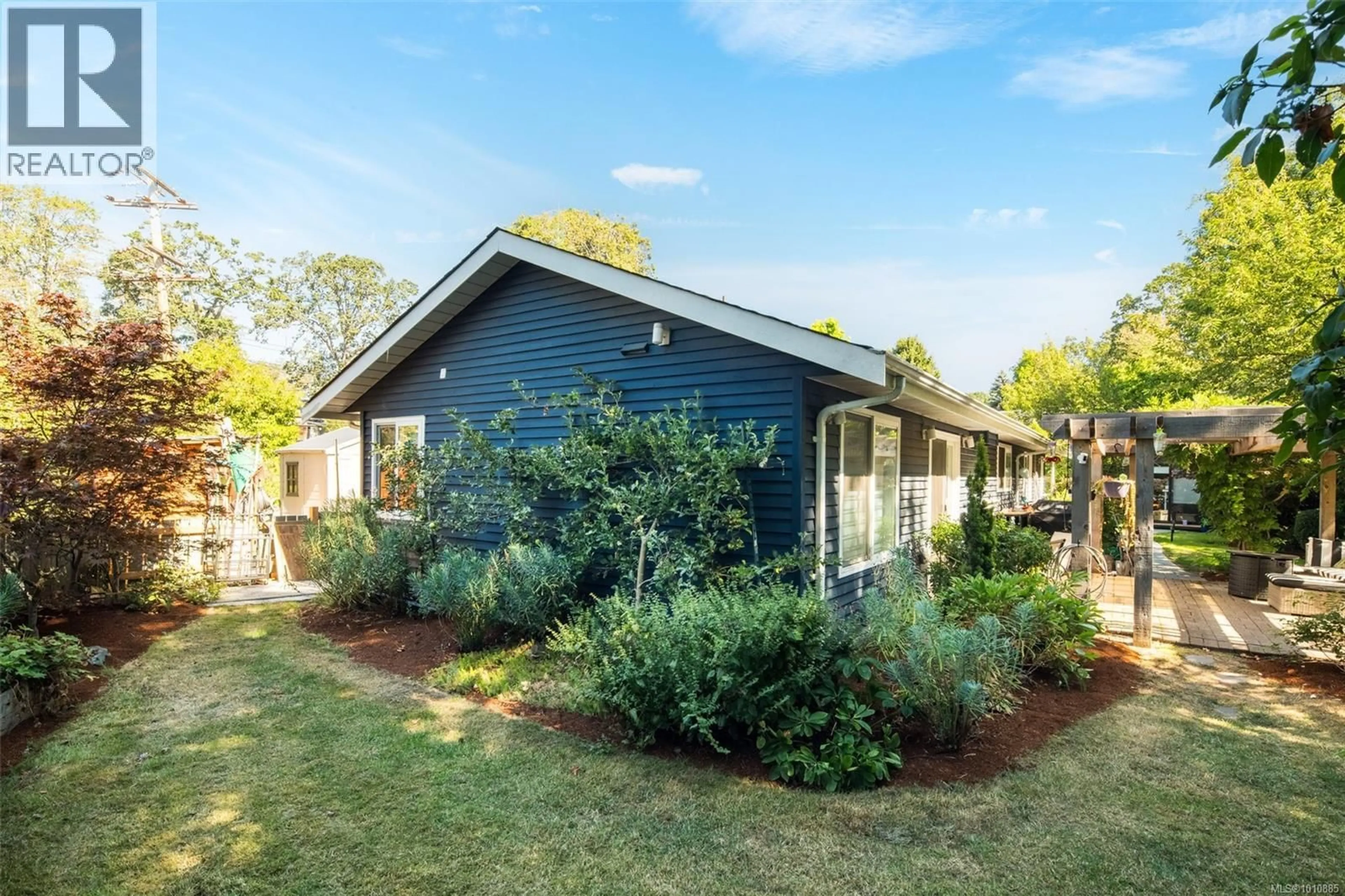 Home with vinyl exterior material, street for 4007 MALTON AVENUE, Saanich British Columbia V8X4W1