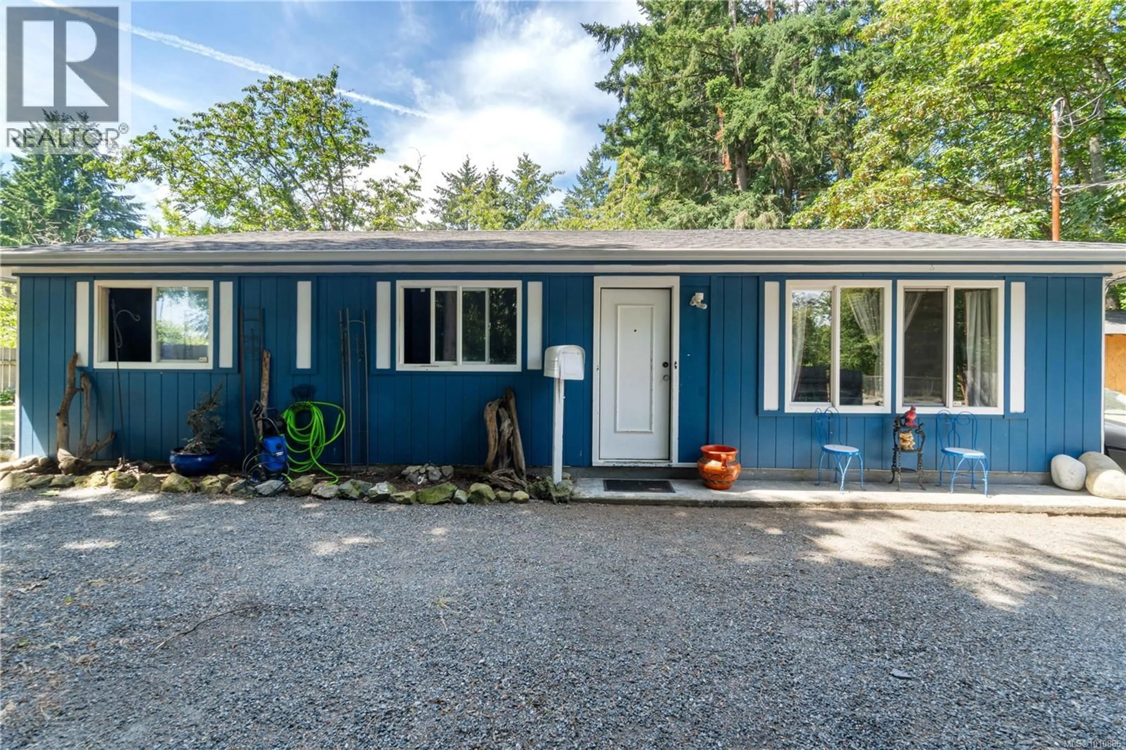 Home with vinyl exterior material, street for 779 HOWARD AVENUE, Nanaimo British Columbia V9R3S9