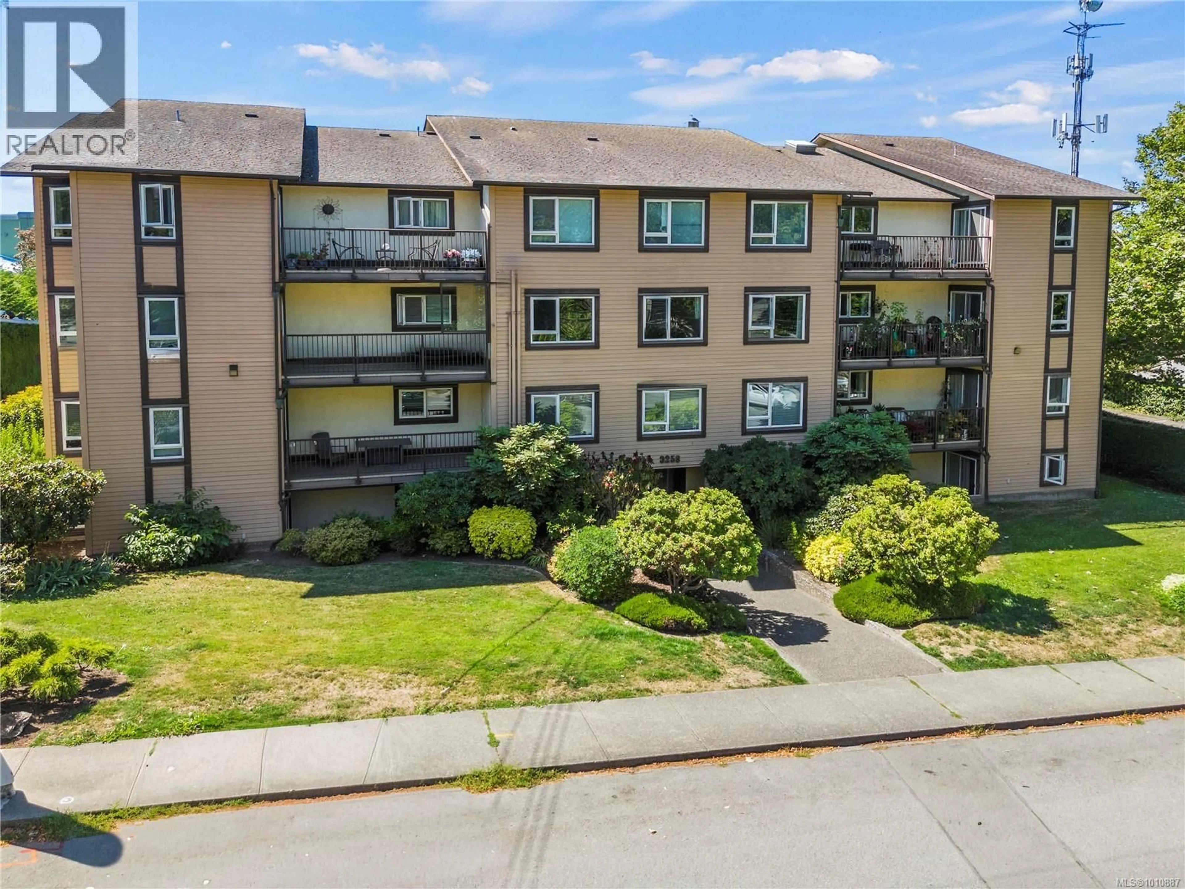 A pic from outside/outdoor area/front of a property/back of a property/a pic from drone, unknown for 104 - 3258 ALDER STREET, Saanich British Columbia V8X1P2
