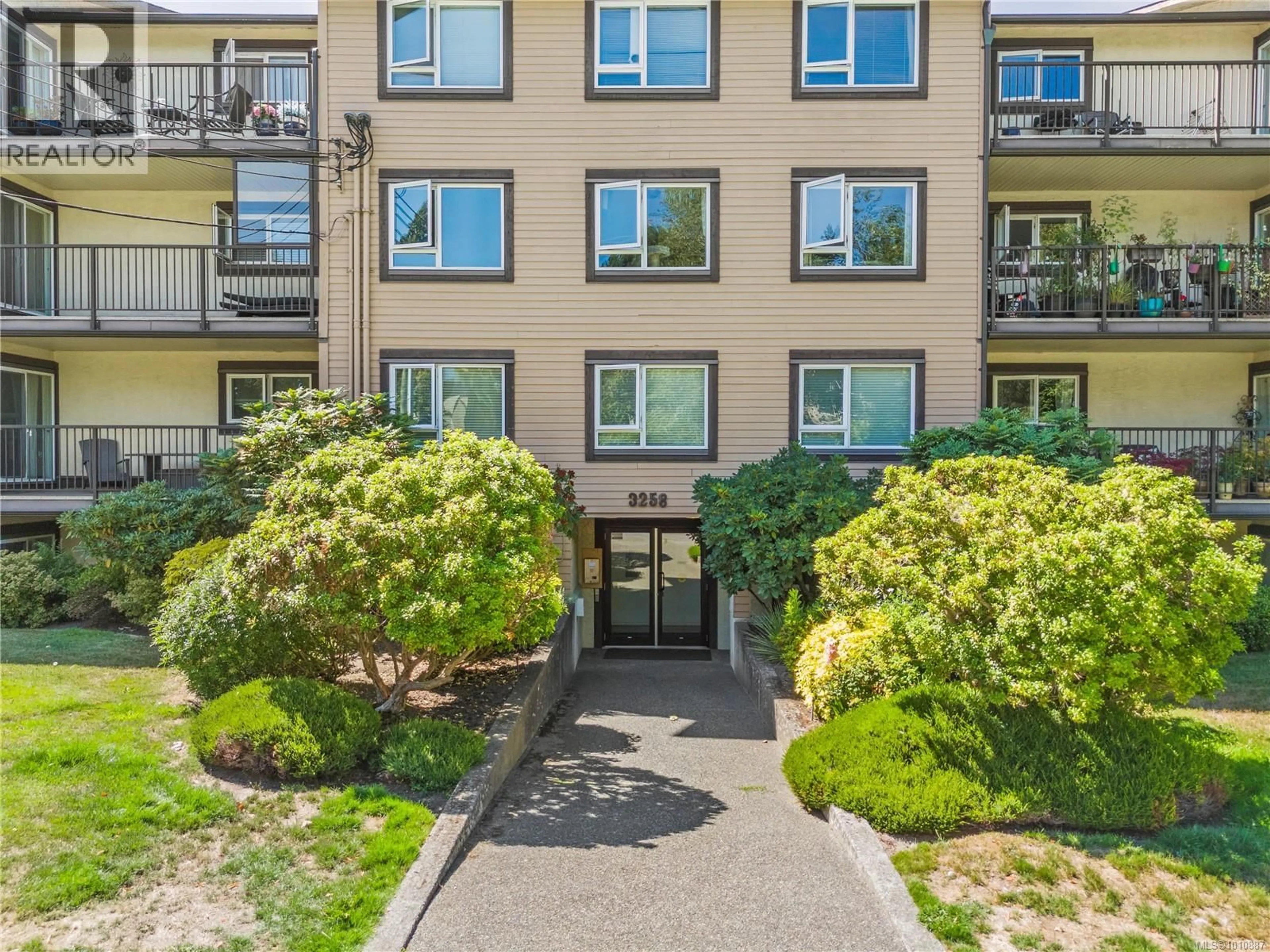 Unknown for 104 - 3258 ALDER STREET, Saanich British Columbia V8X1P2