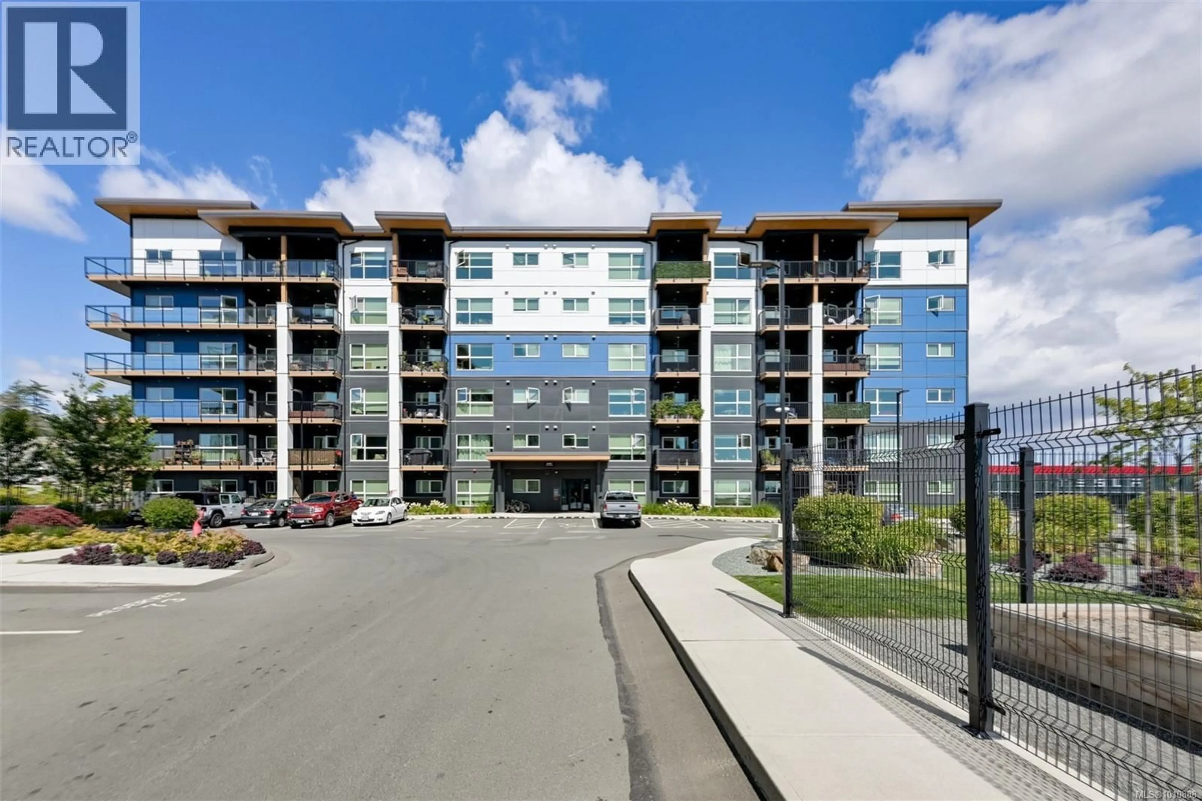 Patio, building for 303 - 2461 GATEWAY ROAD, Langford British Columbia V9B6M6