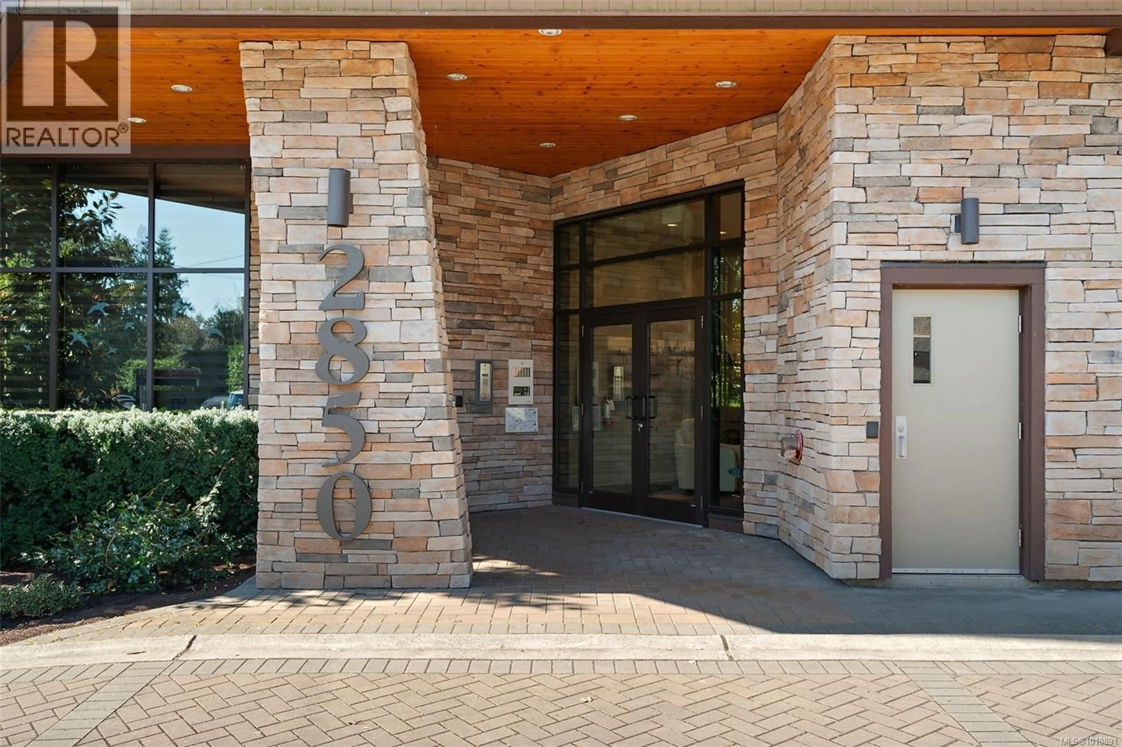 Indoor foyer for 306 - 2850 ALDWYND ROAD, Langford British Columbia V9B3S7