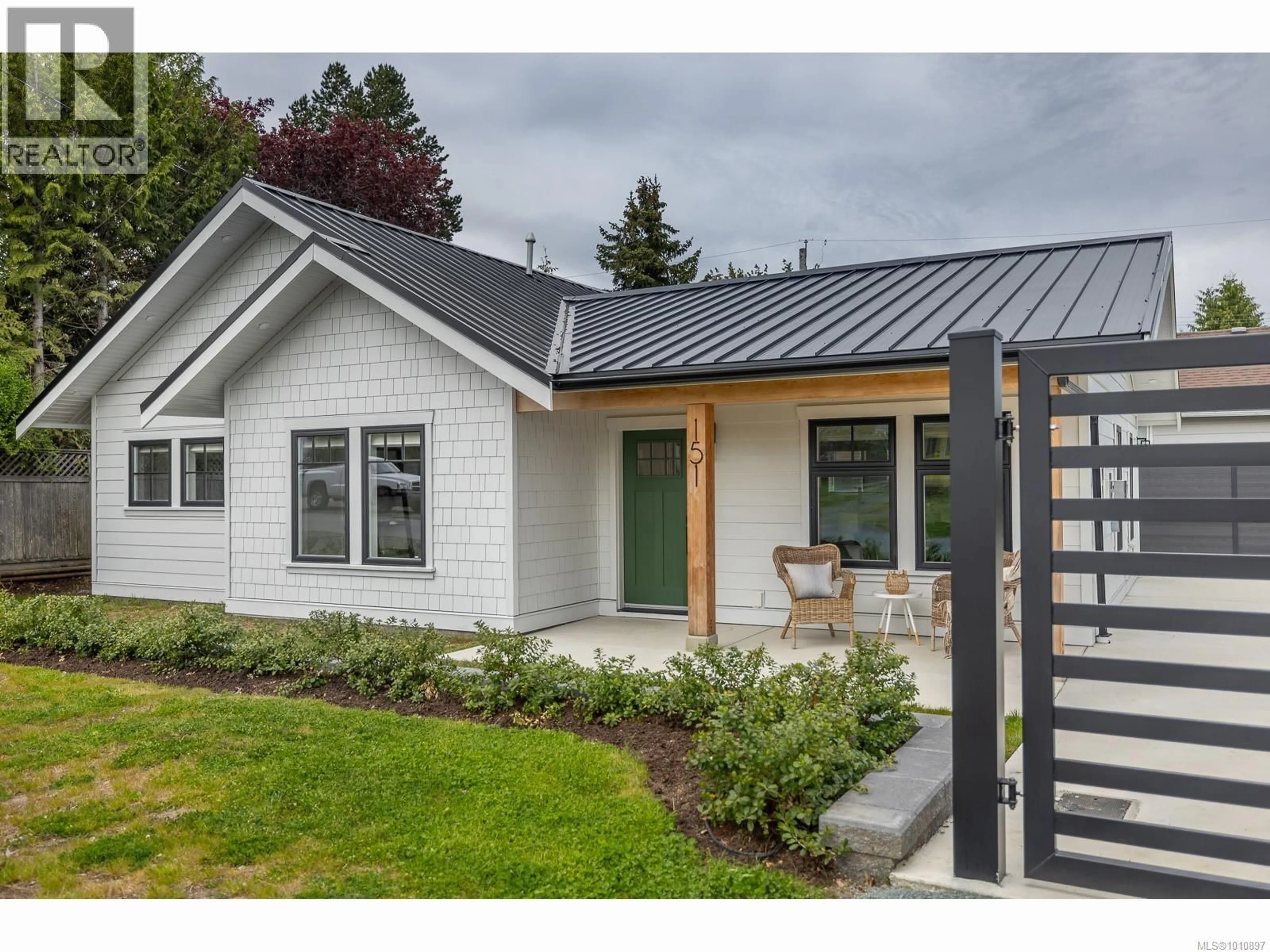 Home with vinyl exterior material, street for 151 HICKEY AVENUE, Parksville British Columbia V9P1M1