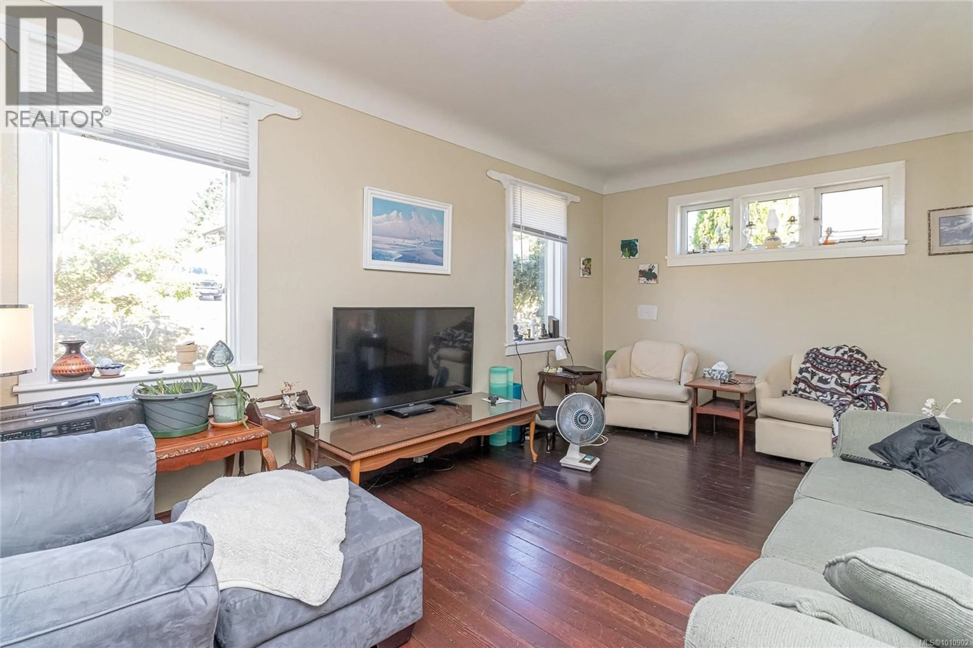 Living room with furniture, unknown for 9875 WILLOW STREET, Chemainus British Columbia V0R1K1