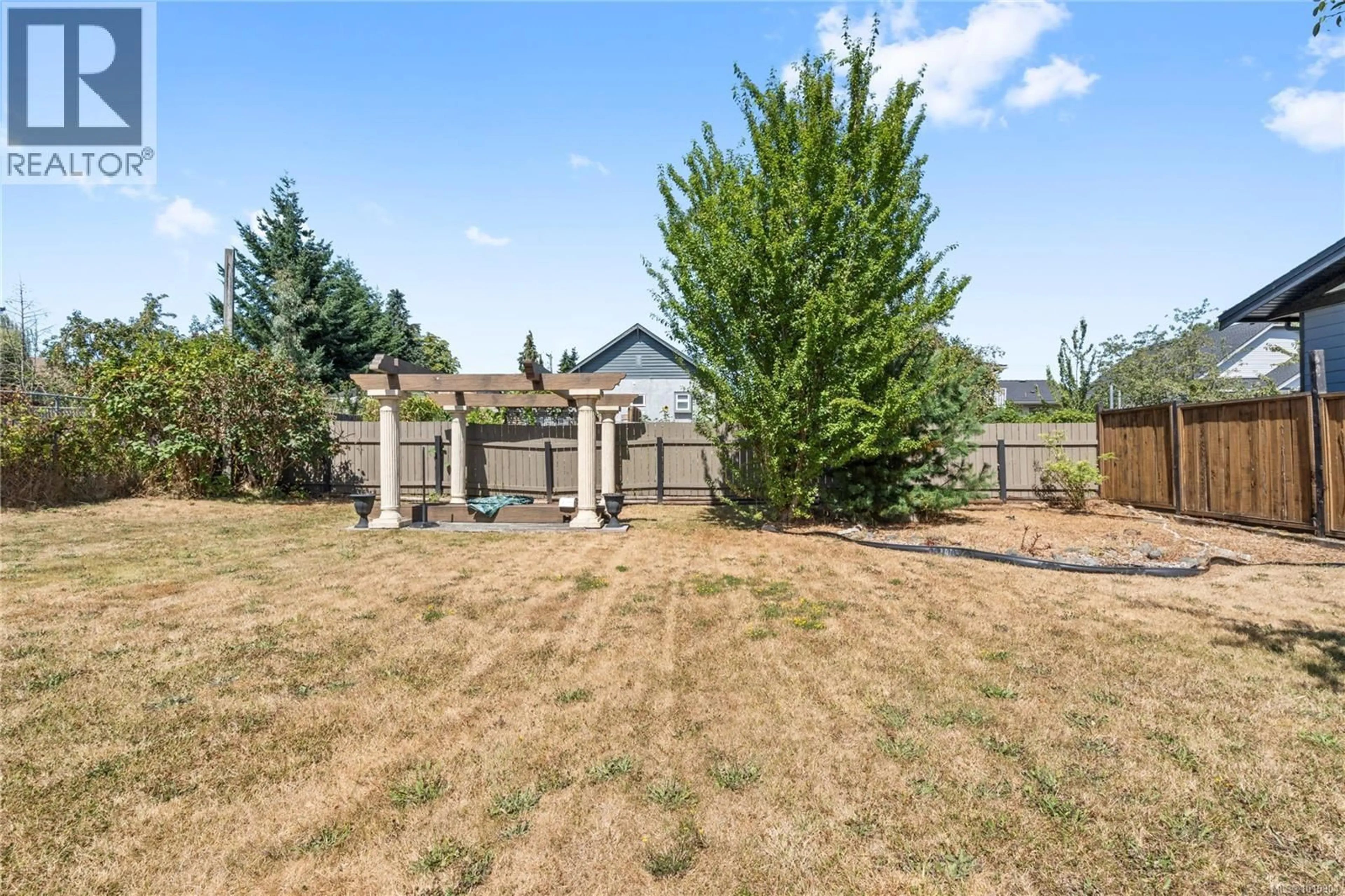 A pic from outside/outdoor area/front of a property/back of a property/a pic from drone, mountain view for 438 RENFREW STREET, Nanaimo British Columbia V9R1S4