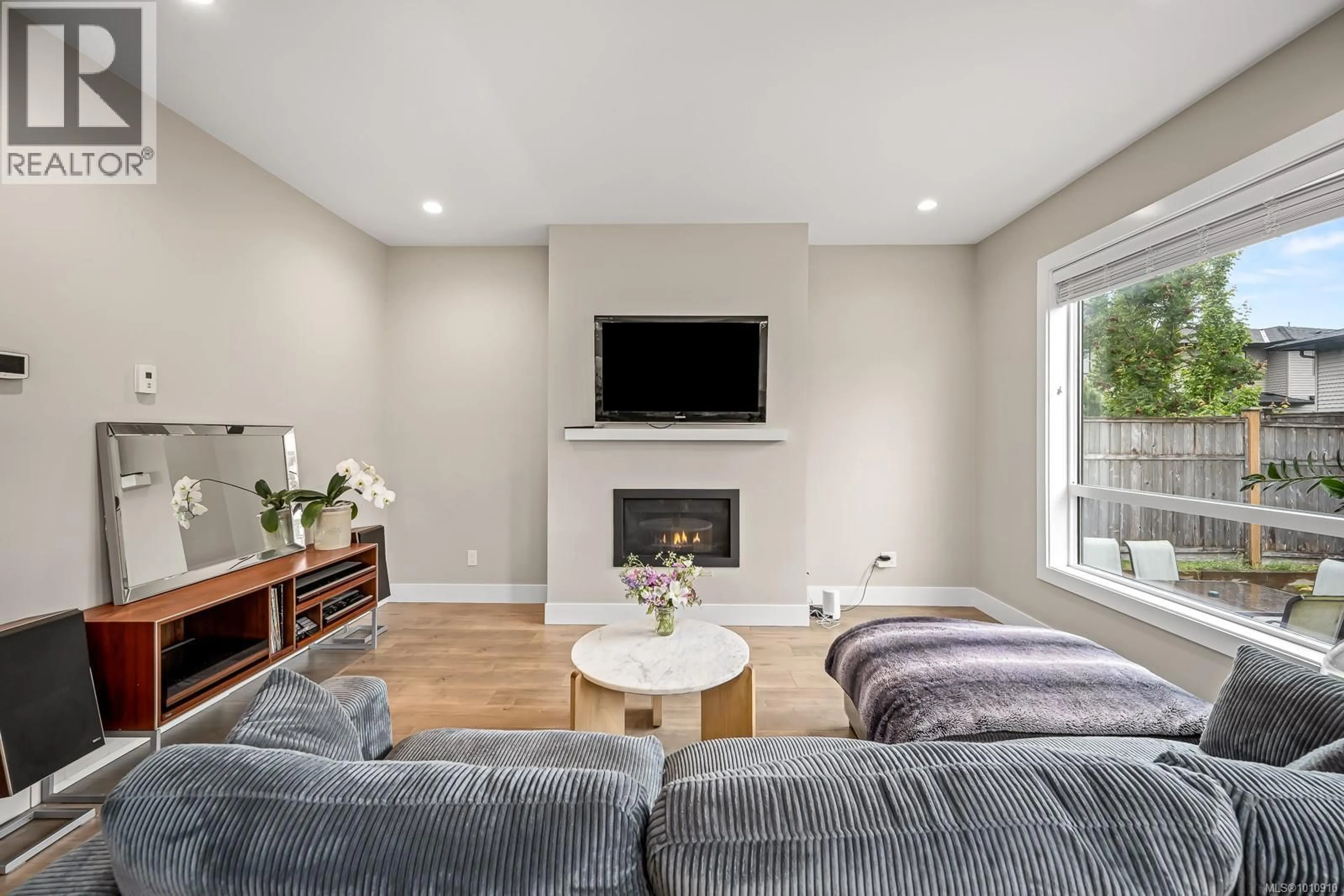 Living room with furniture, unknown for 46 - 2607 KENDAL AVENUE, Cumberland British Columbia V0S1S0