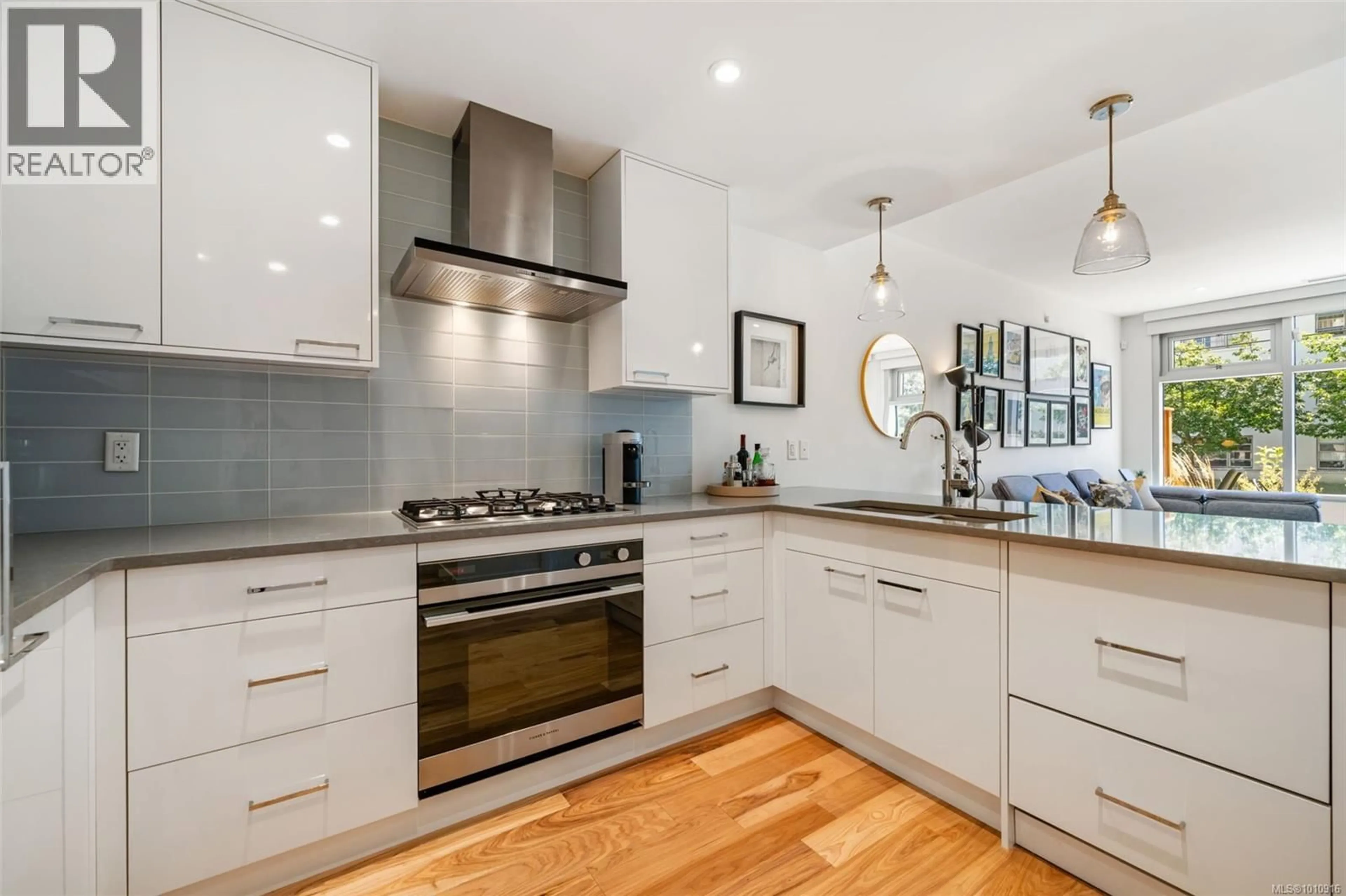 Contemporary kitchen, unknown for 105 - 916 LYALL STREET, Esquimalt British Columbia V9A5E6