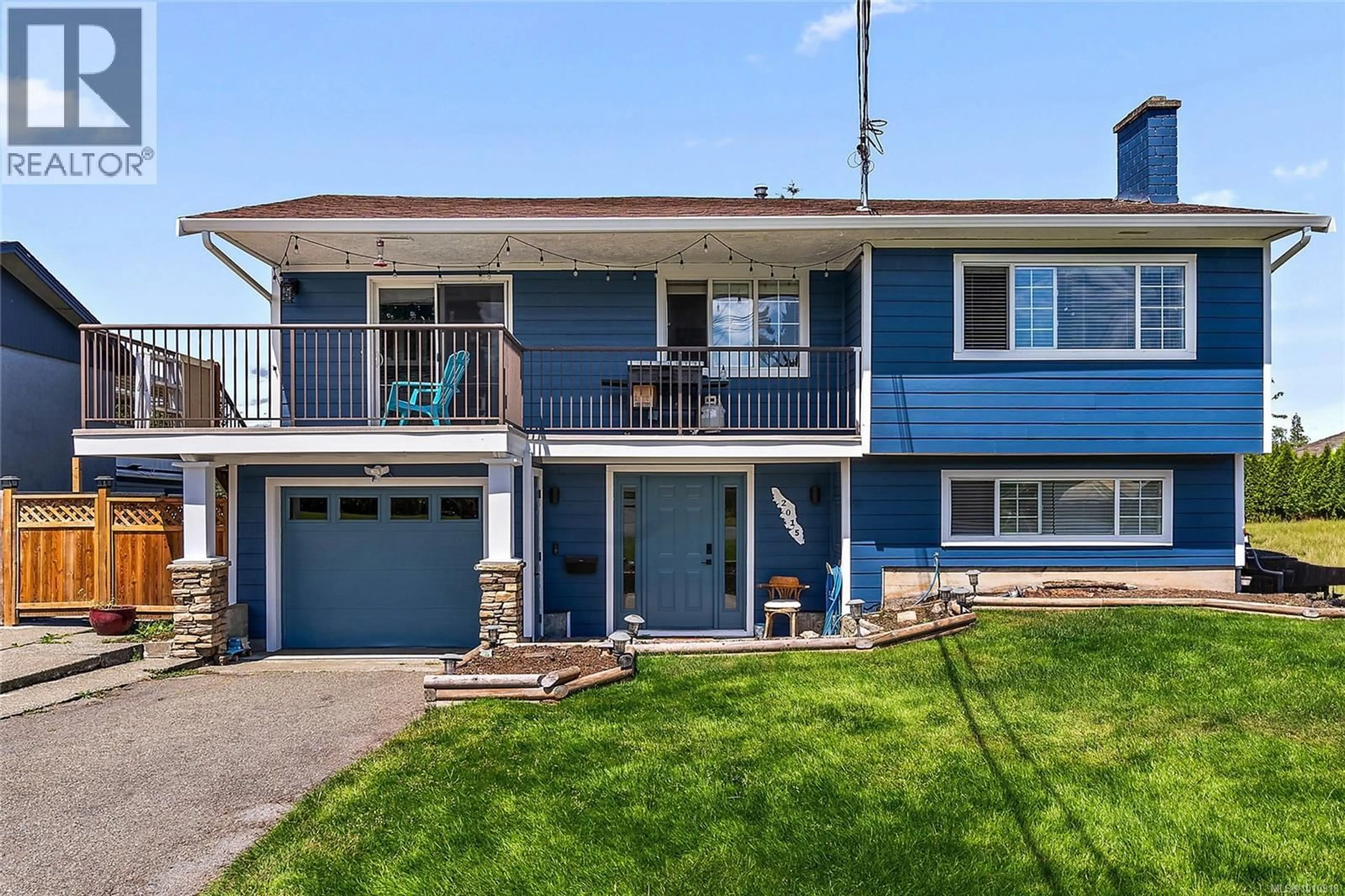 Home with vinyl exterior material, water/lake/river/ocean view for 2015 LINDA PLACE, Sidney British Columbia V8L2N4