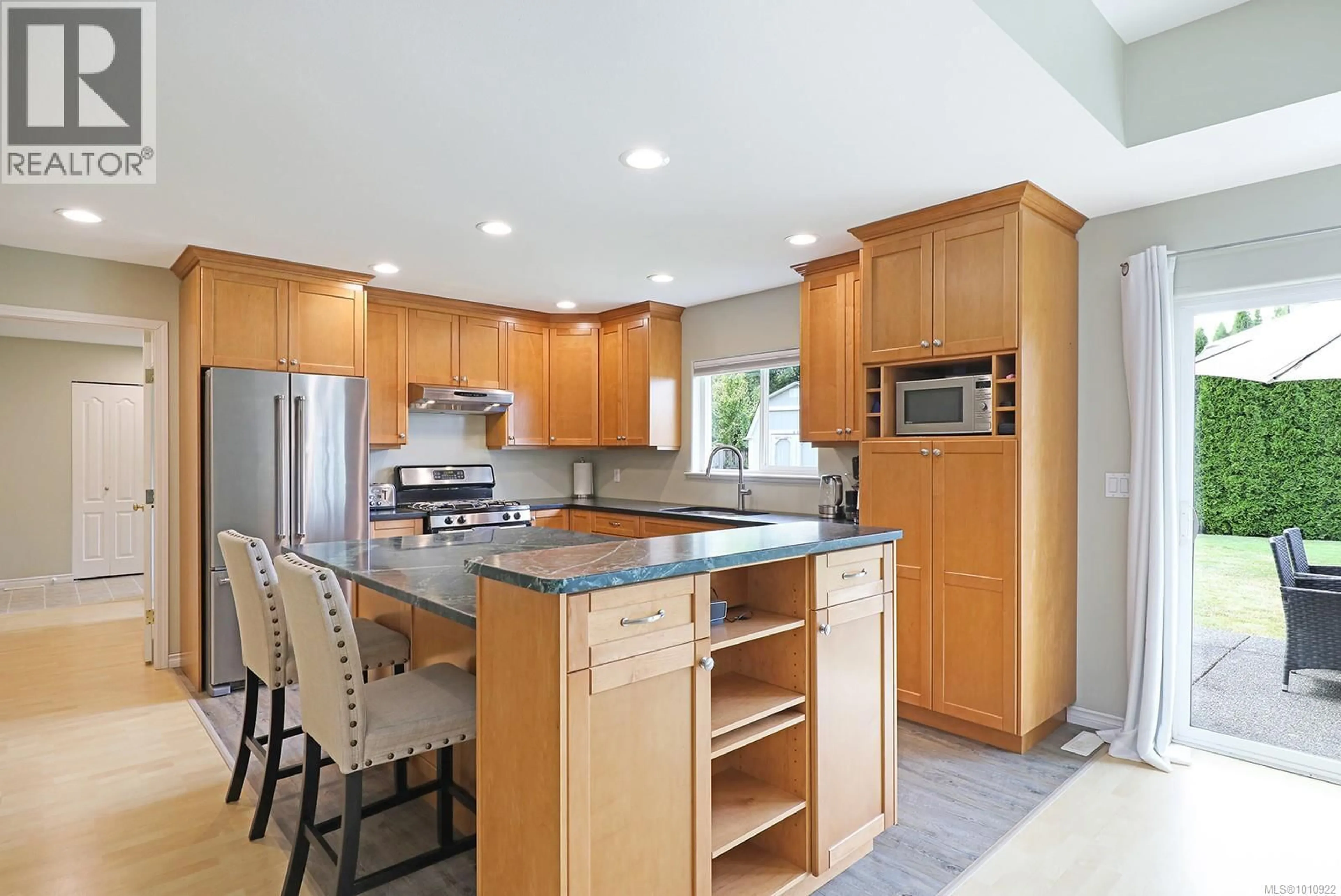 Open concept kitchen, ceramic/tile floor for 673 OLYMPIC DRIVE, Comox British Columbia V9M4G6