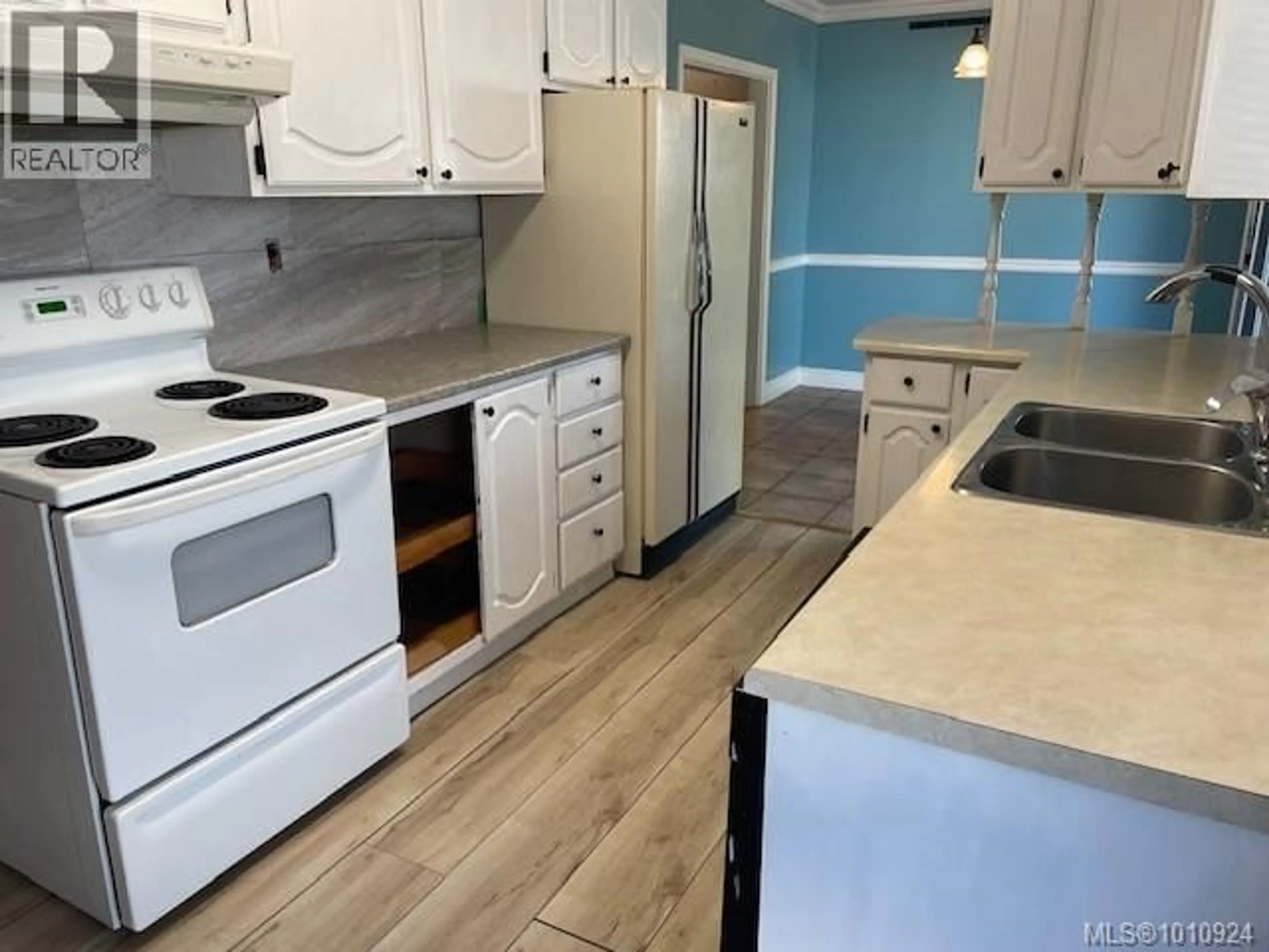 Open concept kitchen, unknown for 1746 FITZGERALD AVENUE, Courtenay British Columbia V9N2S7