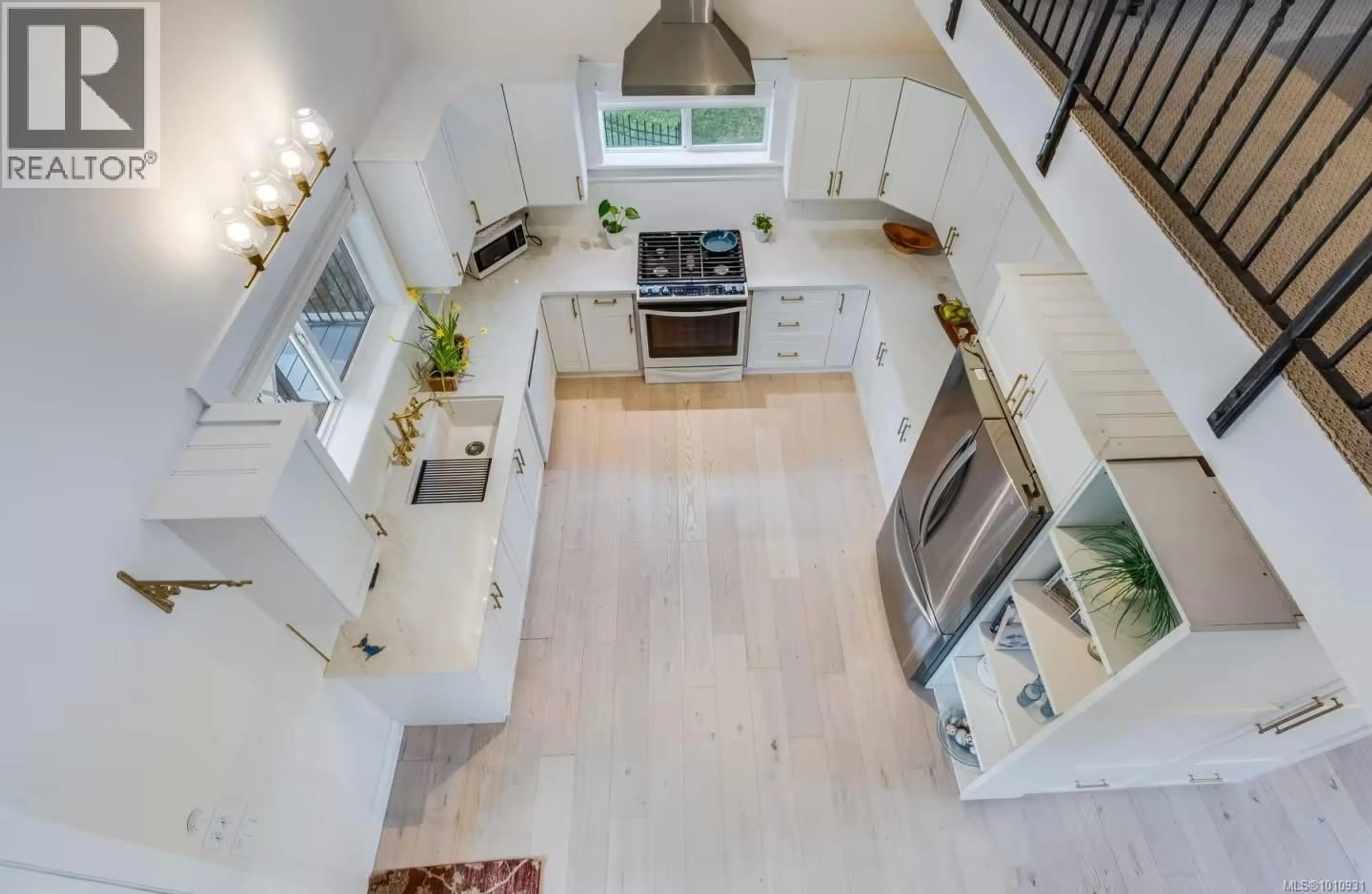 Contemporary kitchen, ceramic/tile floor for 1502 FULFORD-GANGES ROAD, Salt Spring British Columbia V8K2A2