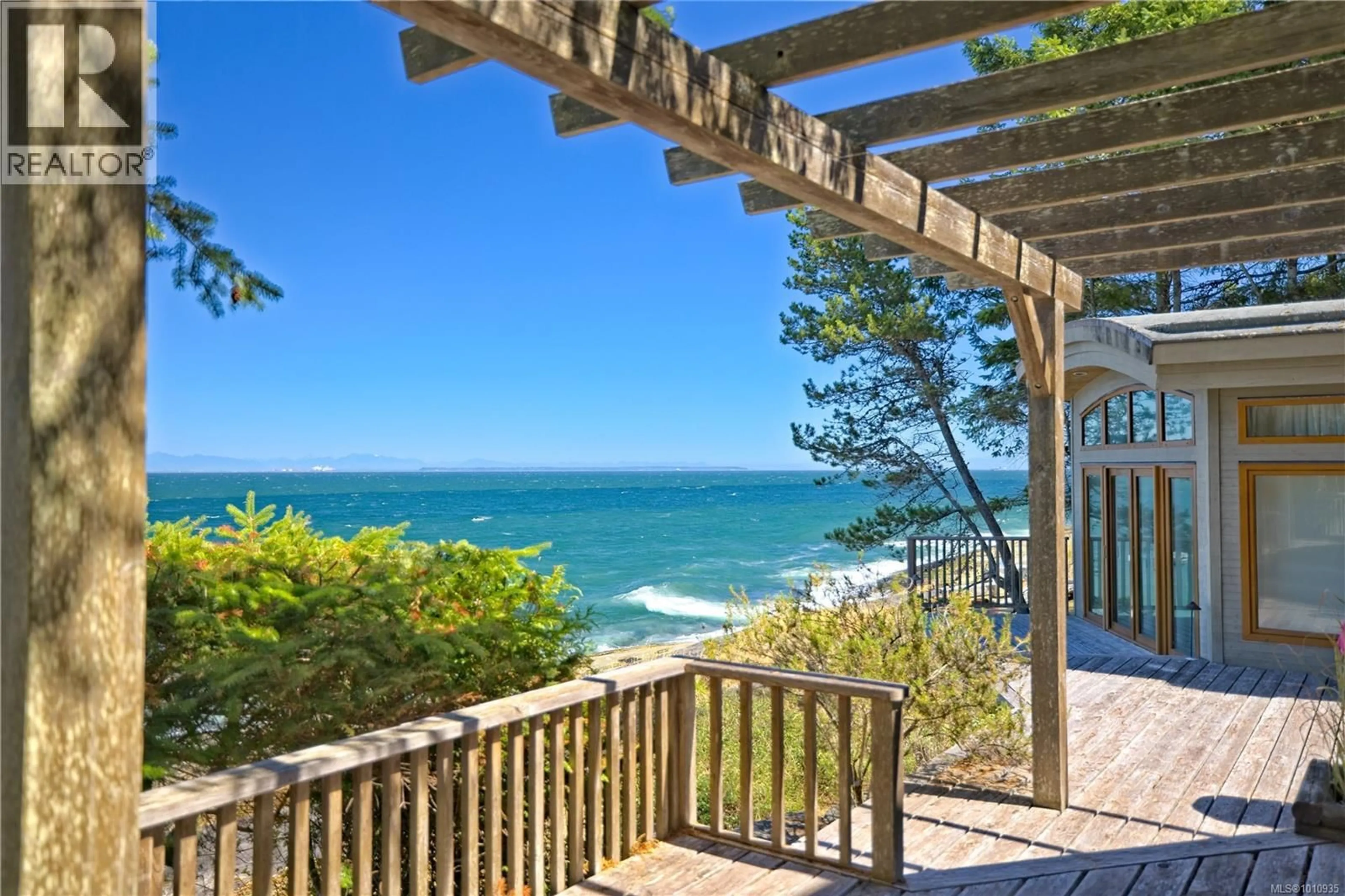 Patio, water/lake/river/ocean view for 2 37 SALAMANCA ROAD, Galiano Island British Columbia V0N1P0