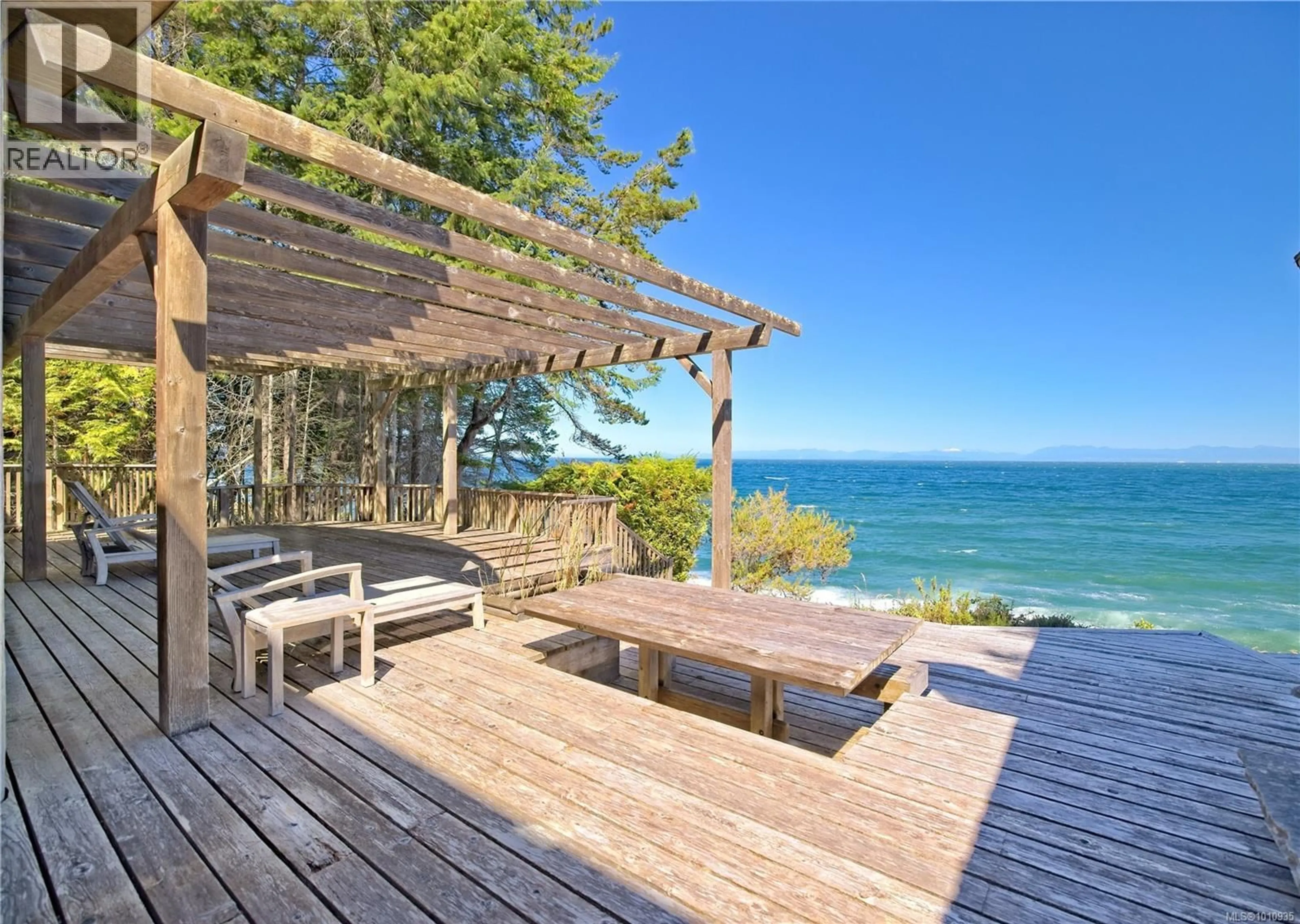 Patio, water/lake/river/ocean view for 2 37 SALAMANCA ROAD, Galiano Island British Columbia V0N1P0