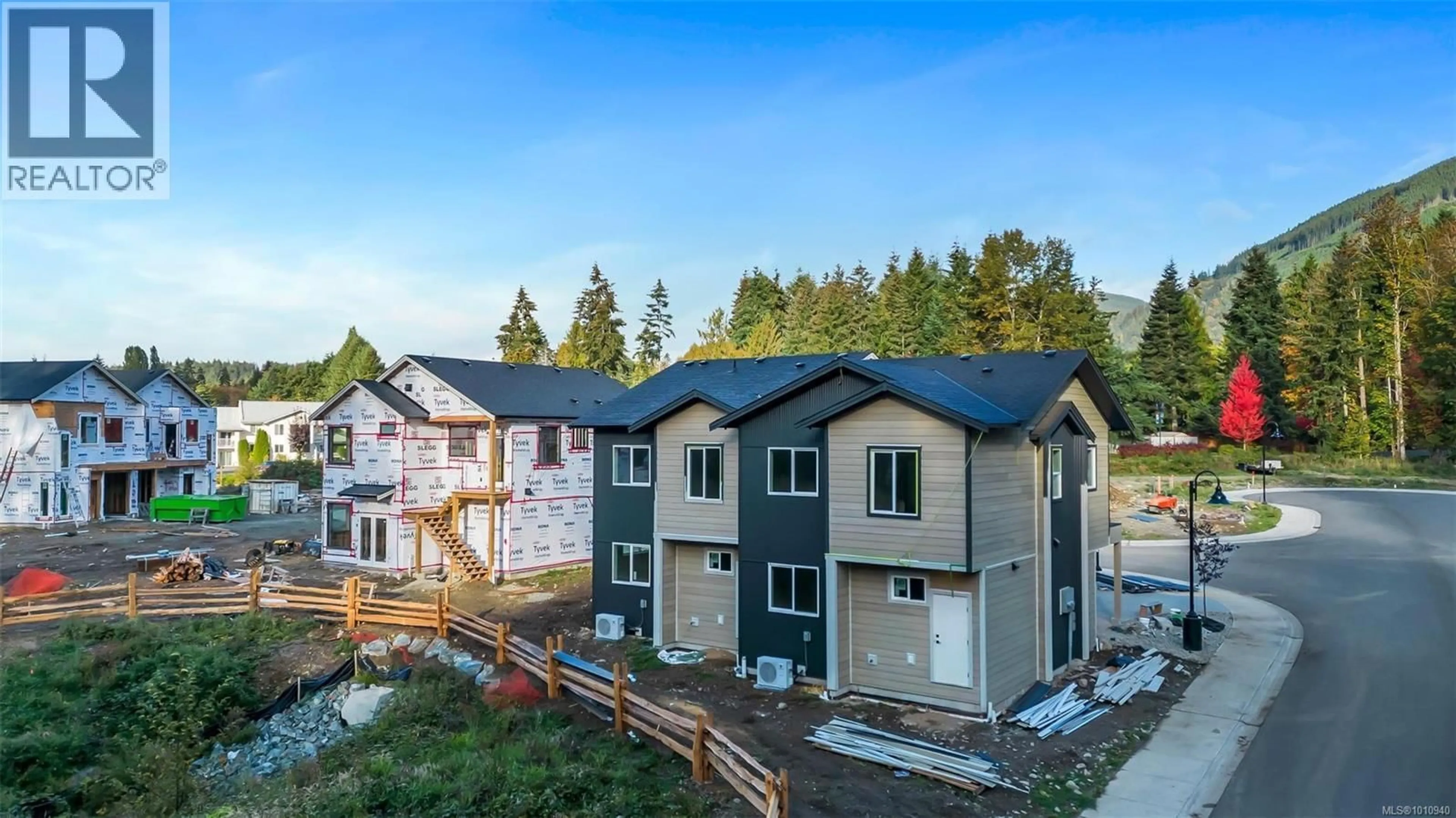 A pic from outside/outdoor area/front of a property/back of a property/a pic from drone, unknown for 108 PLANTE CRESCENT, Lake Cowichan British Columbia V0R2G0
