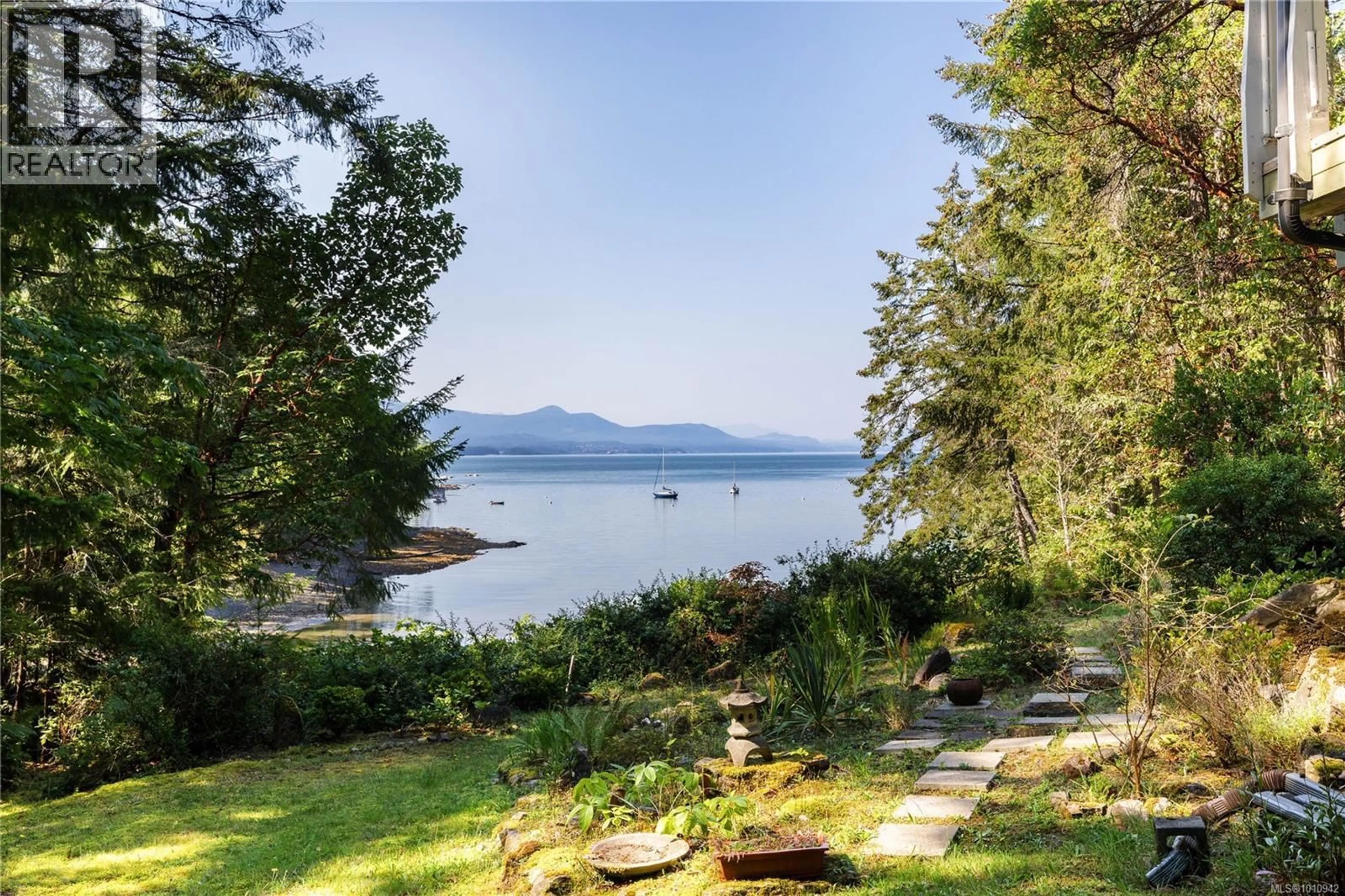 Patio, water/lake/river/ocean view for 212 SUNSET DRIVE, Salt Spring British Columbia V8K1L4