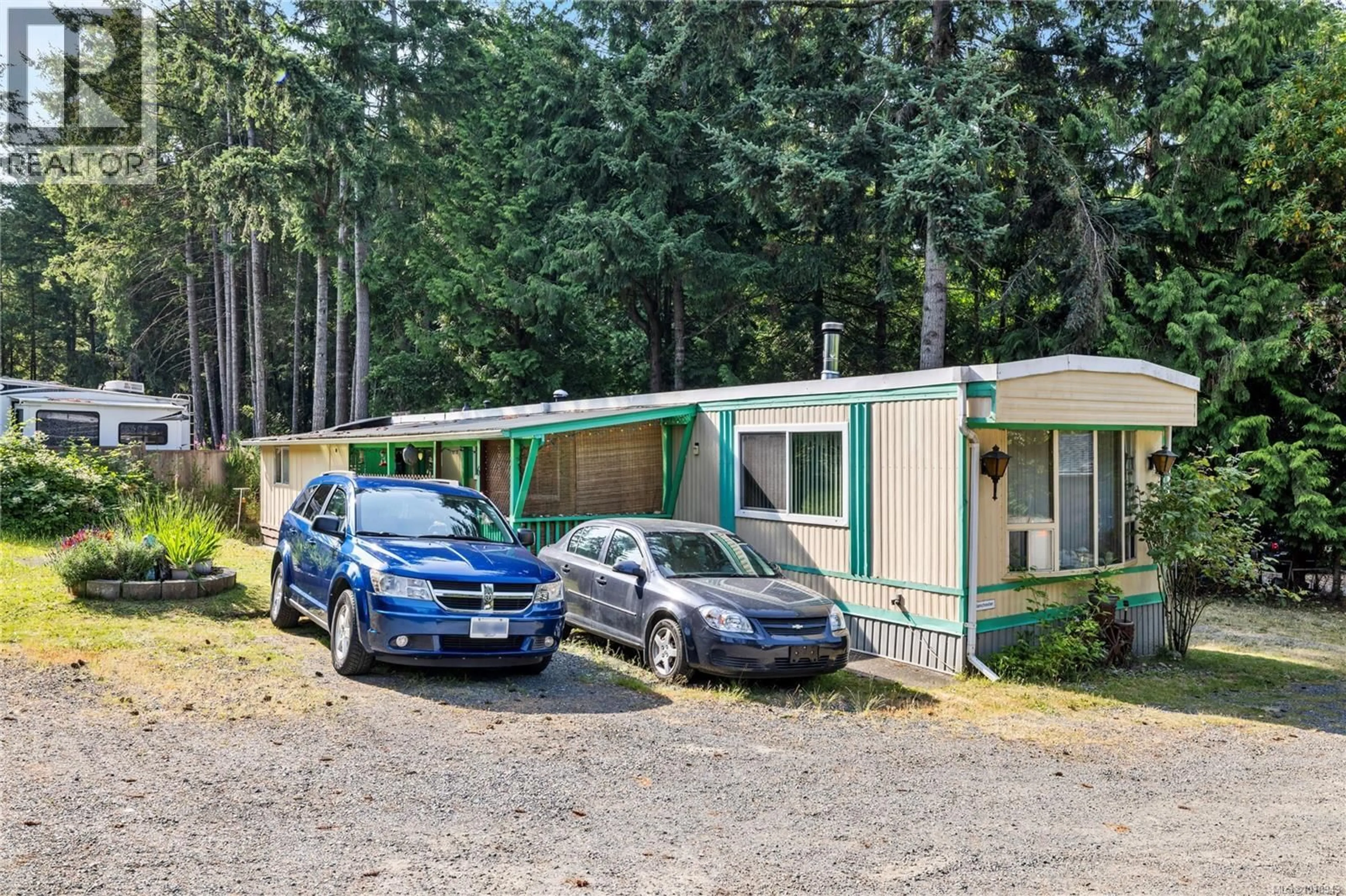 A pic from outside/outdoor area/front of a property/back of a property/a pic from drone, street for 6 - 7071 LANTZVILLE ROAD, Lantzville British Columbia V0R2H0