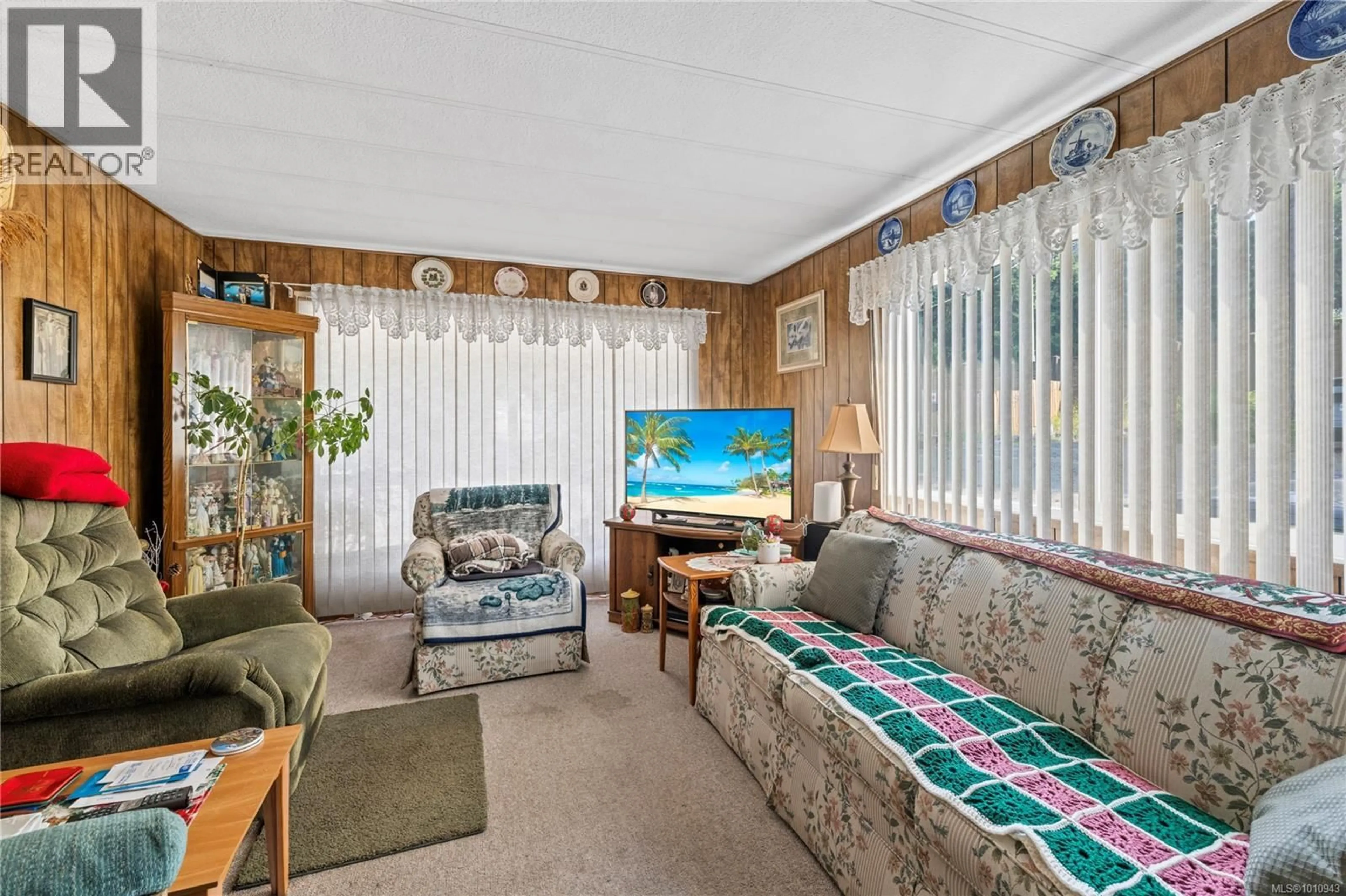 Living room with furniture, unknown for 6 - 7071 LANTZVILLE ROAD, Lantzville British Columbia V0R2H0
