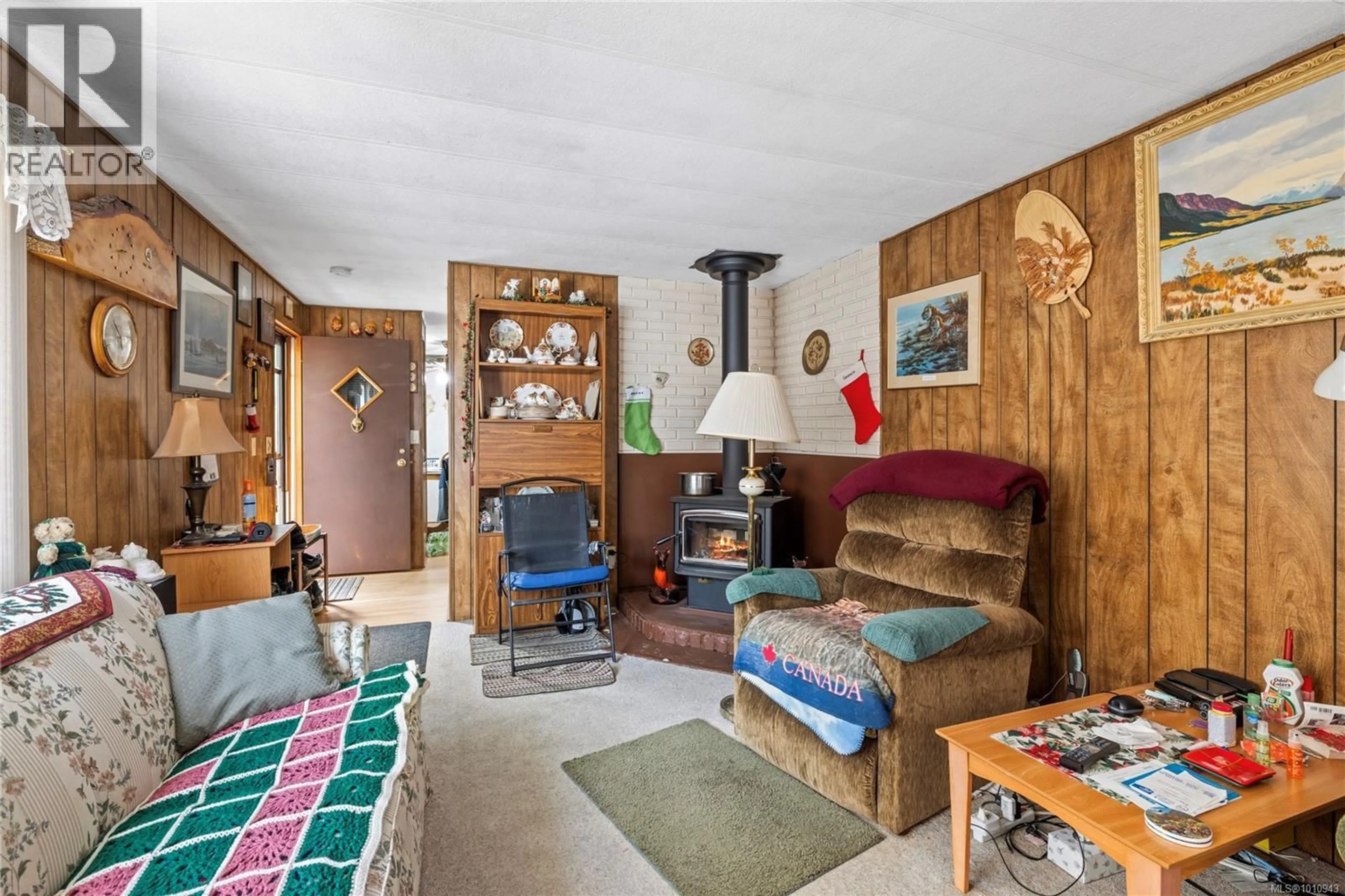 Living room with furniture, unknown for 6 - 7071 LANTZVILLE ROAD, Lantzville British Columbia V0R2H0