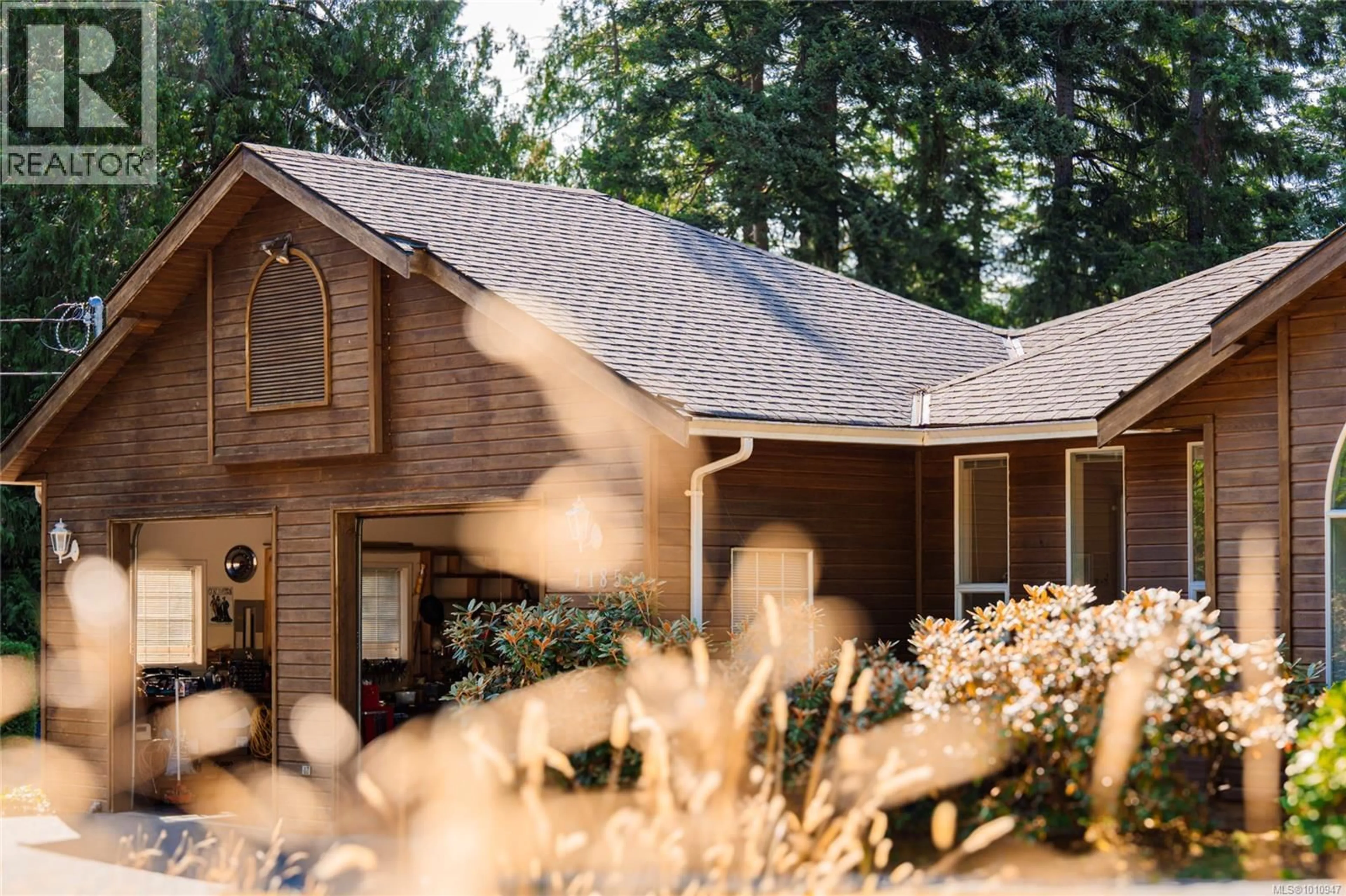 Home with vinyl exterior material, unknown for 7185 ROYAL DRIVE, Lantzville British Columbia