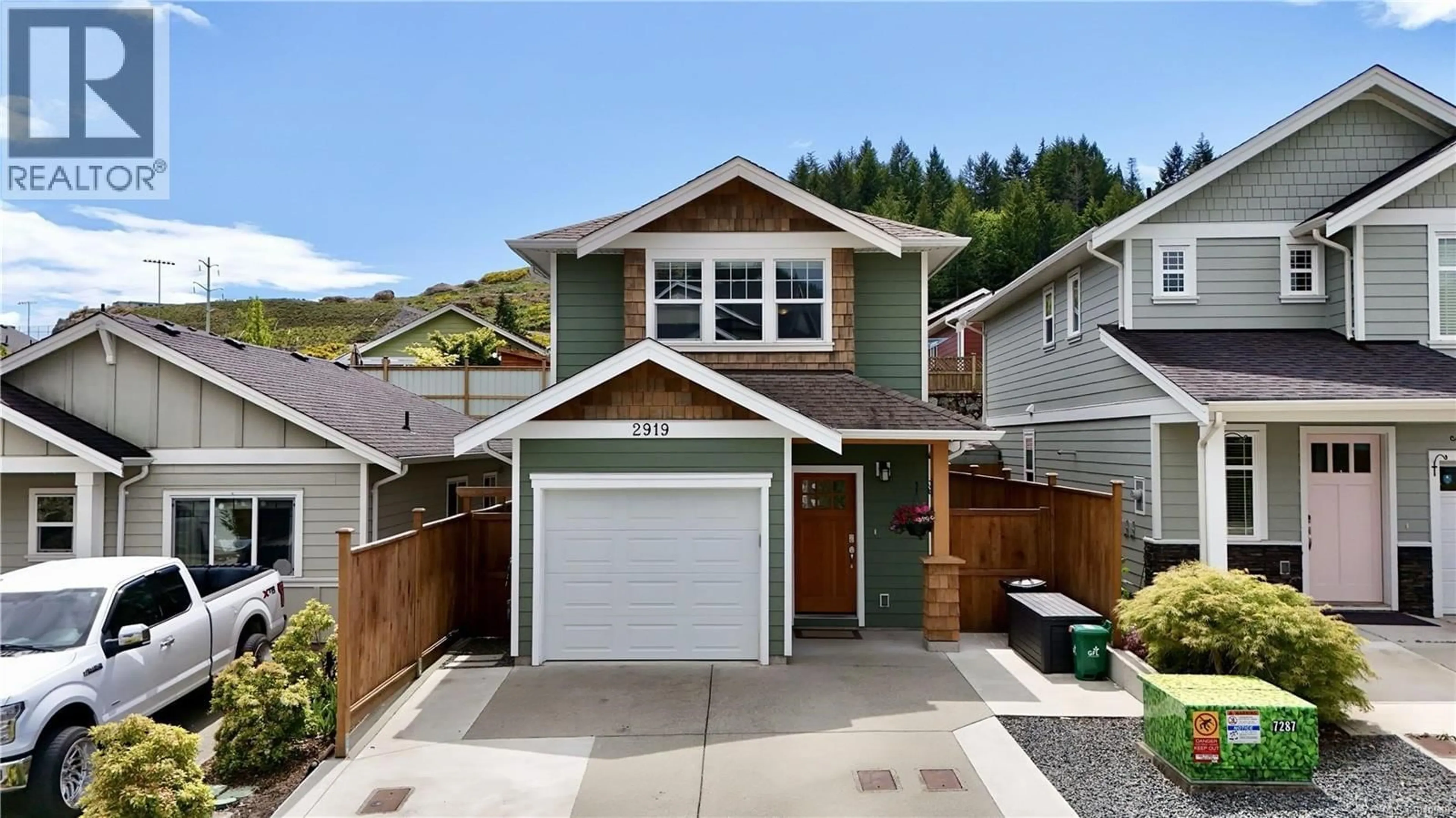 Home with vinyl exterior material, street for 2919 BURLINGTON CRESCENT, Langford British Columbia V9B0K6