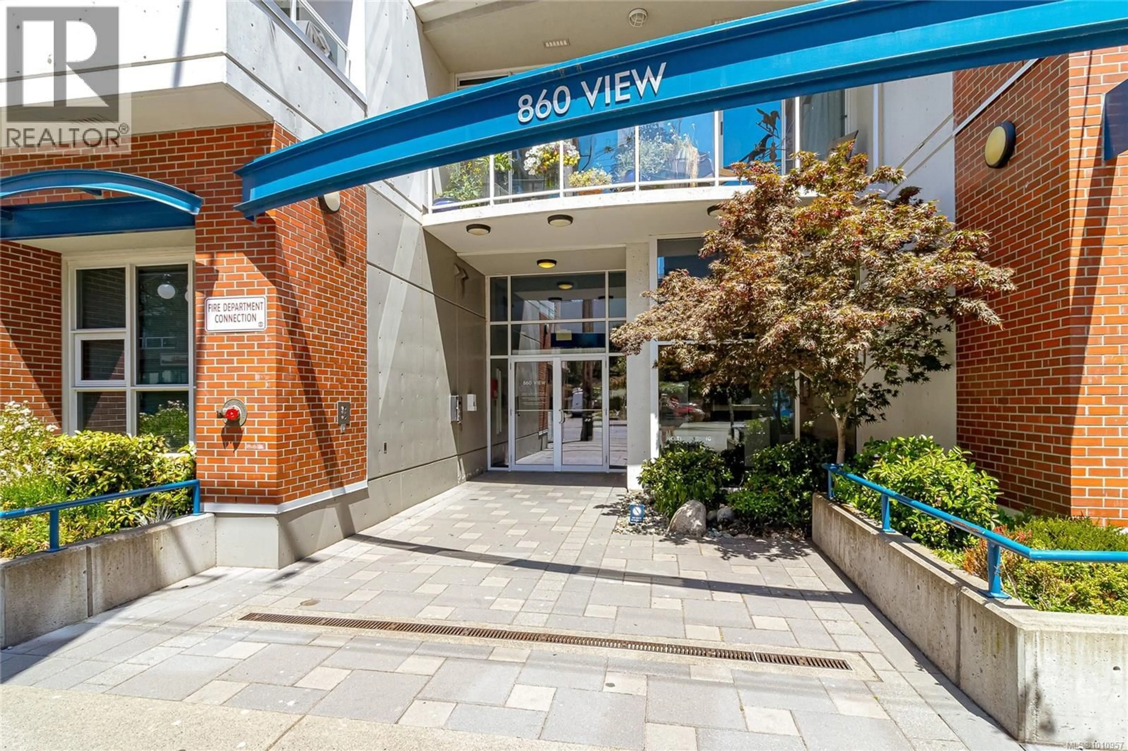 Indoor foyer for 611 - 860 VIEW STREET, Victoria British Columbia V8W3Z8