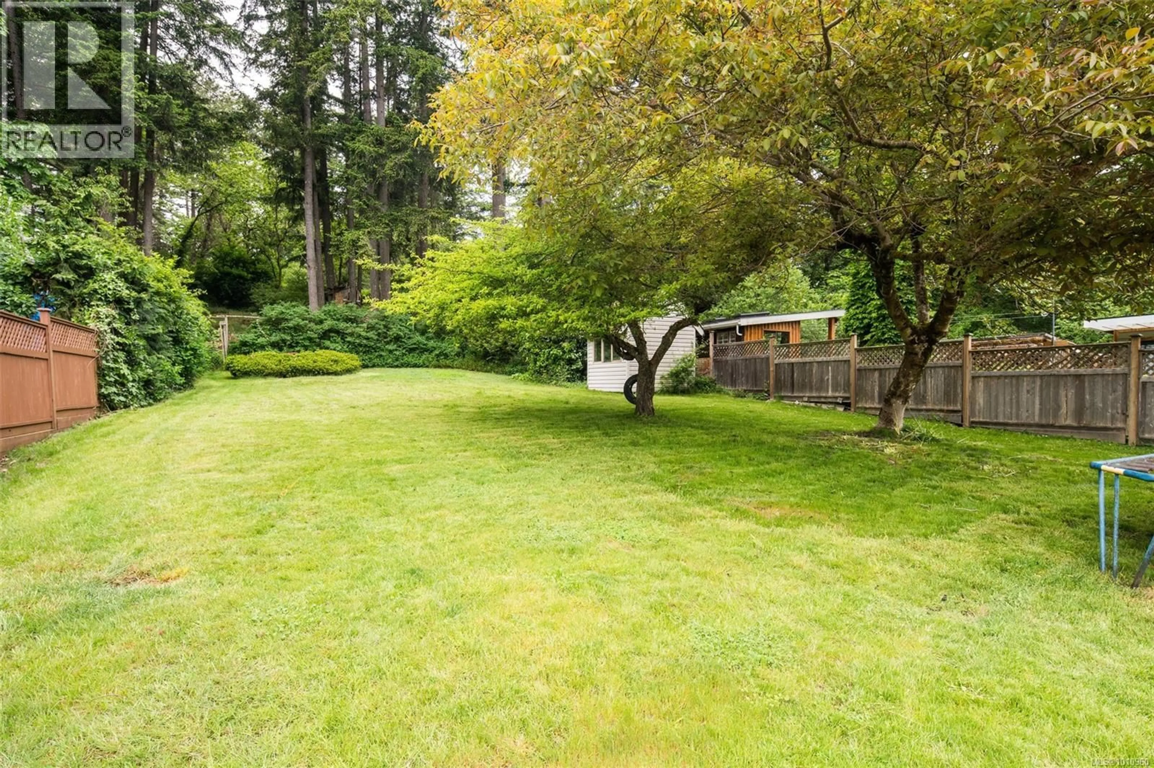 Patio, forest/trees view for 4518 HUGHES ROAD, Saanich British Columbia V9E2B8