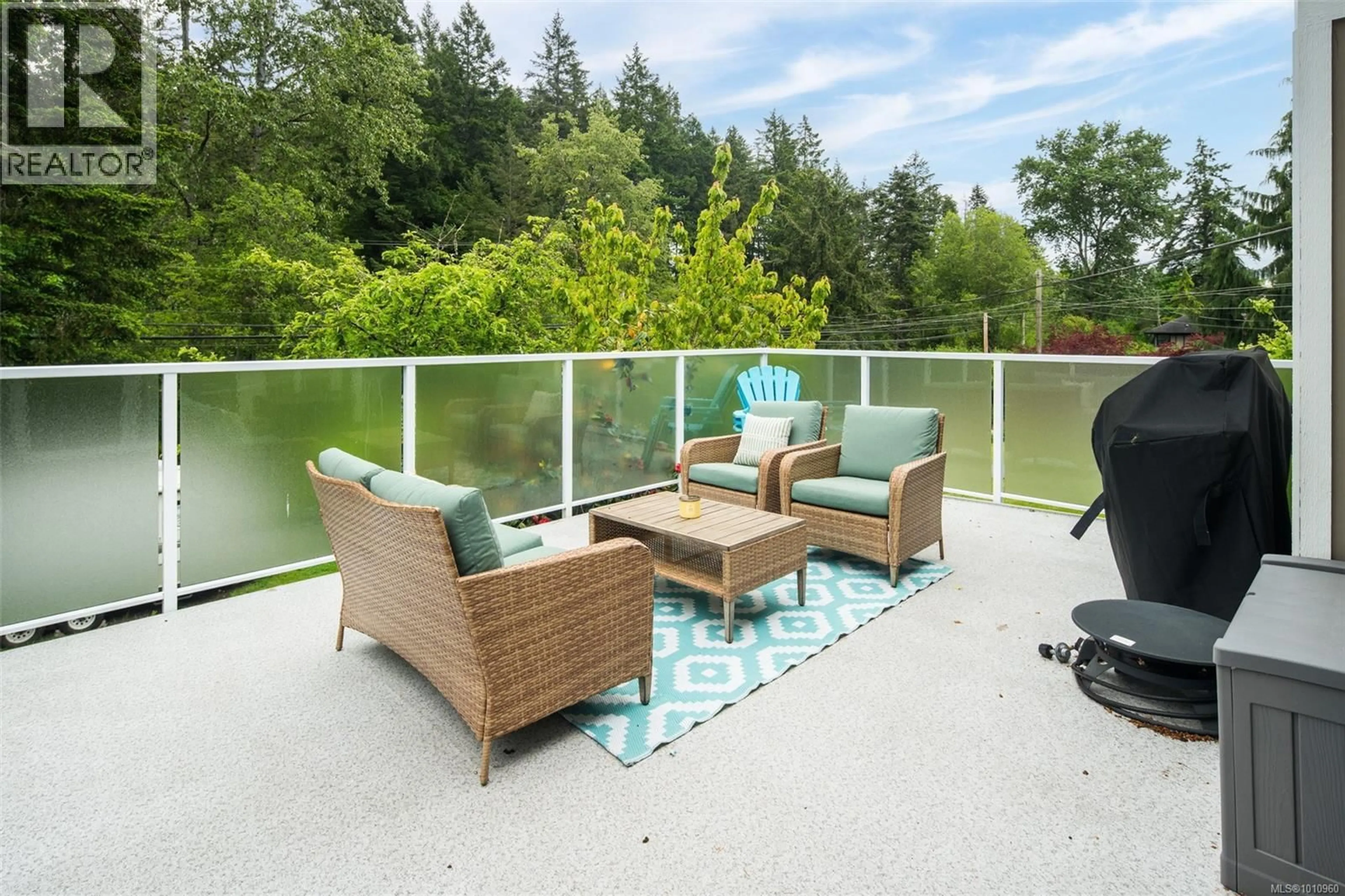 Patio, water/lake/river/ocean view for 4518 HUGHES ROAD, Saanich British Columbia V9E2B8