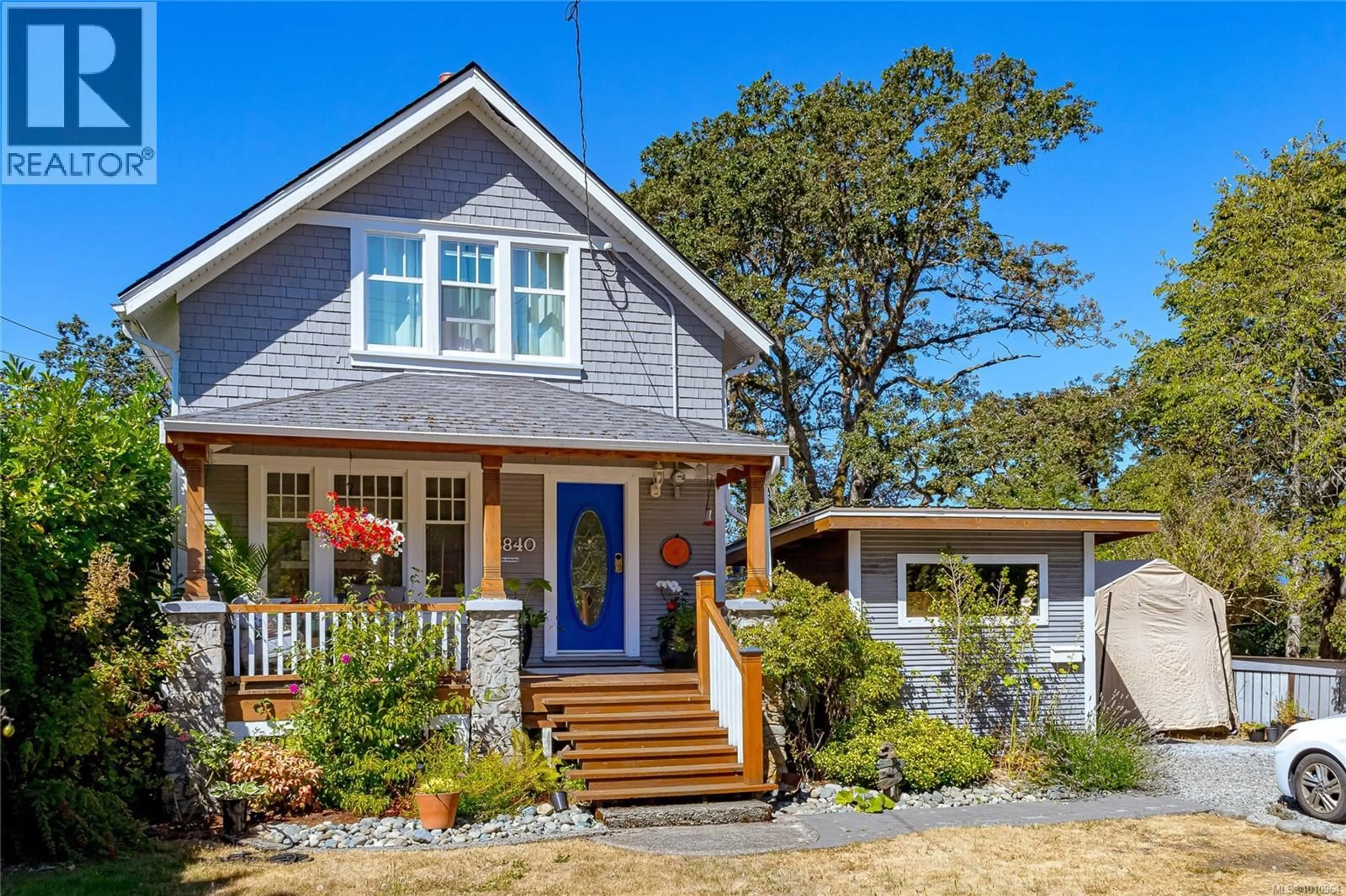 Home with vinyl exterior material, street for 3840 SAVANNAH AVENUE, Saanich British Columbia V8X1T5