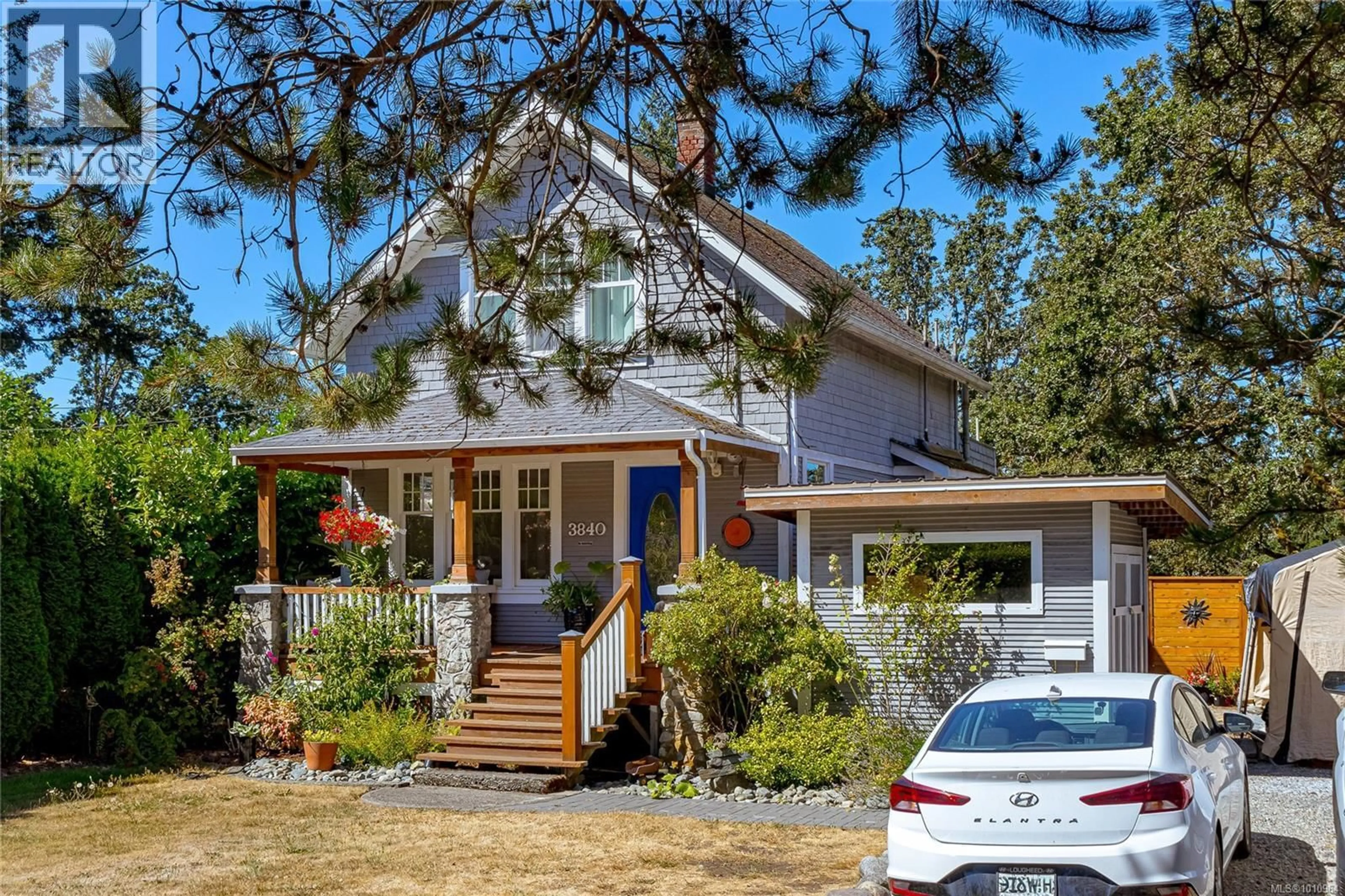 Home with vinyl exterior material, street for 3840 SAVANNAH AVENUE, Saanich British Columbia V8X1T5