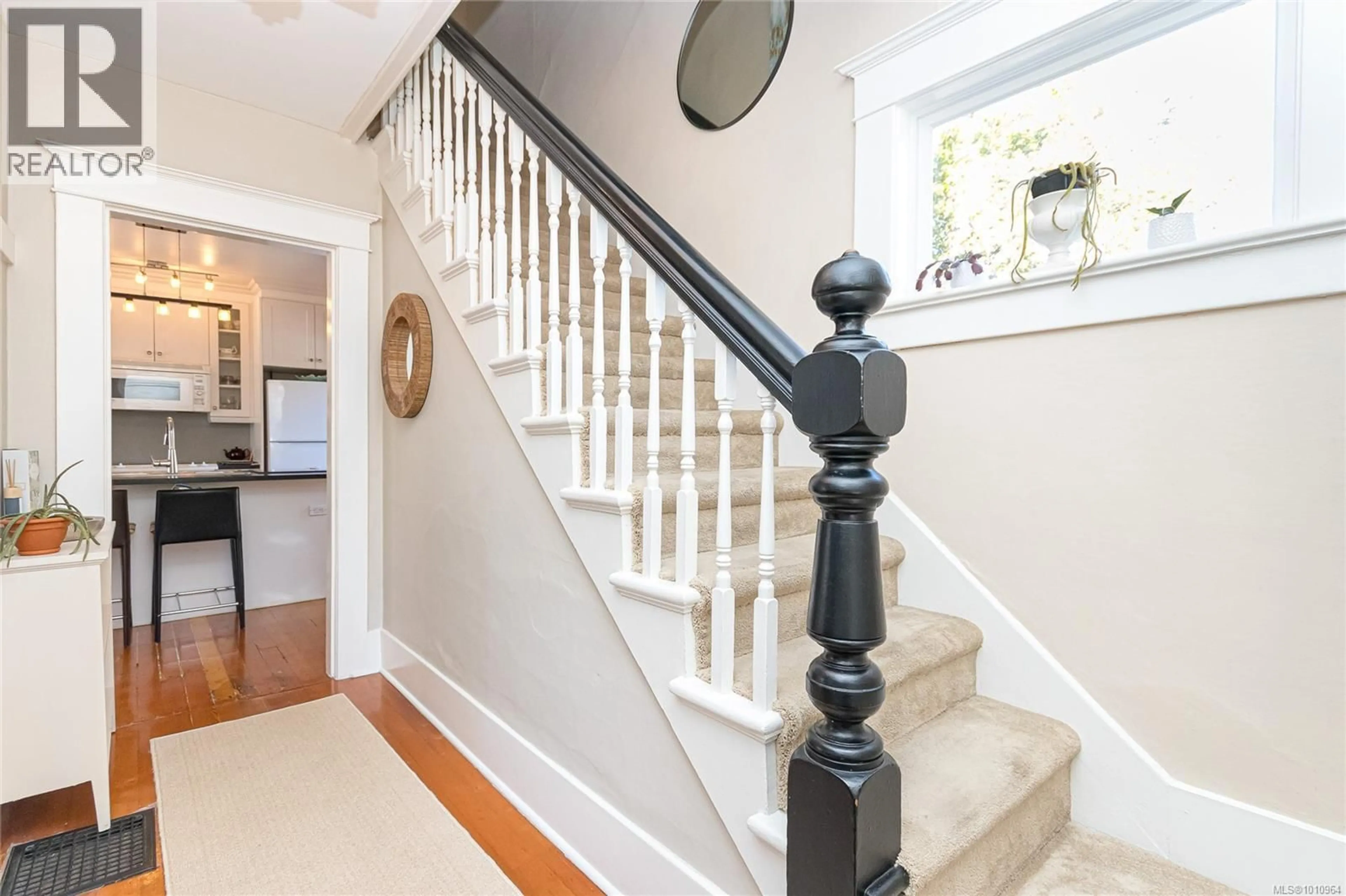 Stairs for 3840 SAVANNAH AVENUE, Saanich British Columbia V8X1T5