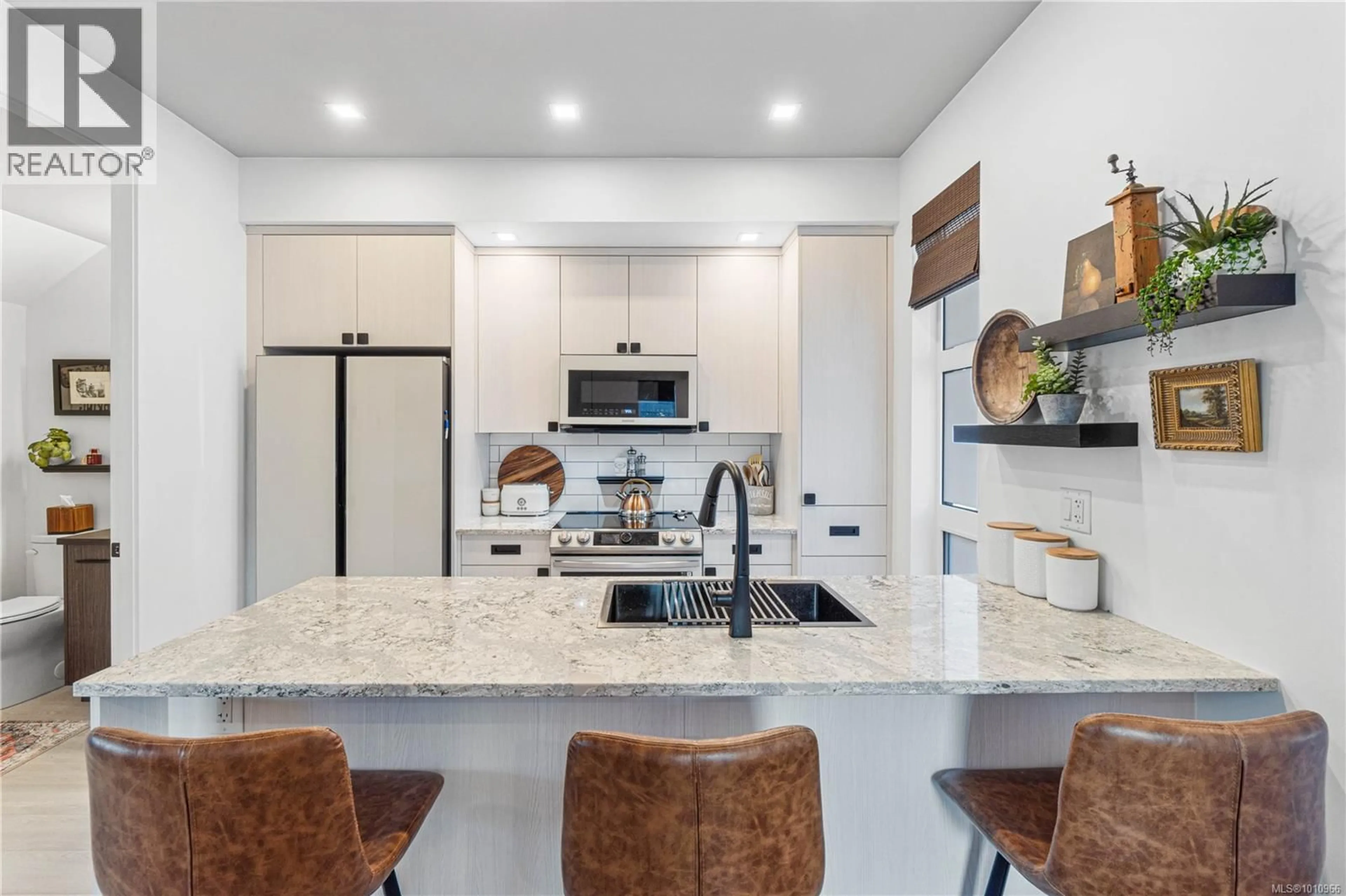 Open concept kitchen, ceramic/tile floor for 28 - 1175 RESORT DRIVE, Parksville British Columbia V9P2E3