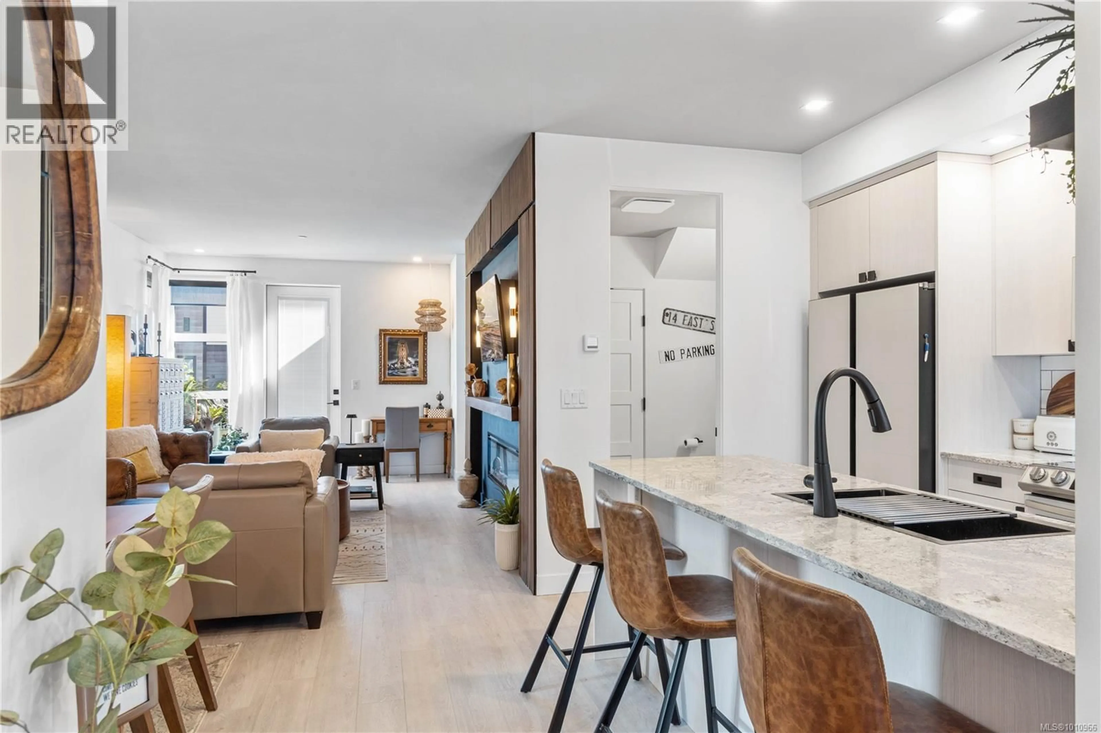 Open concept kitchen, ceramic/tile floor for 28 - 1175 RESORT DRIVE, Parksville British Columbia V9P2E3