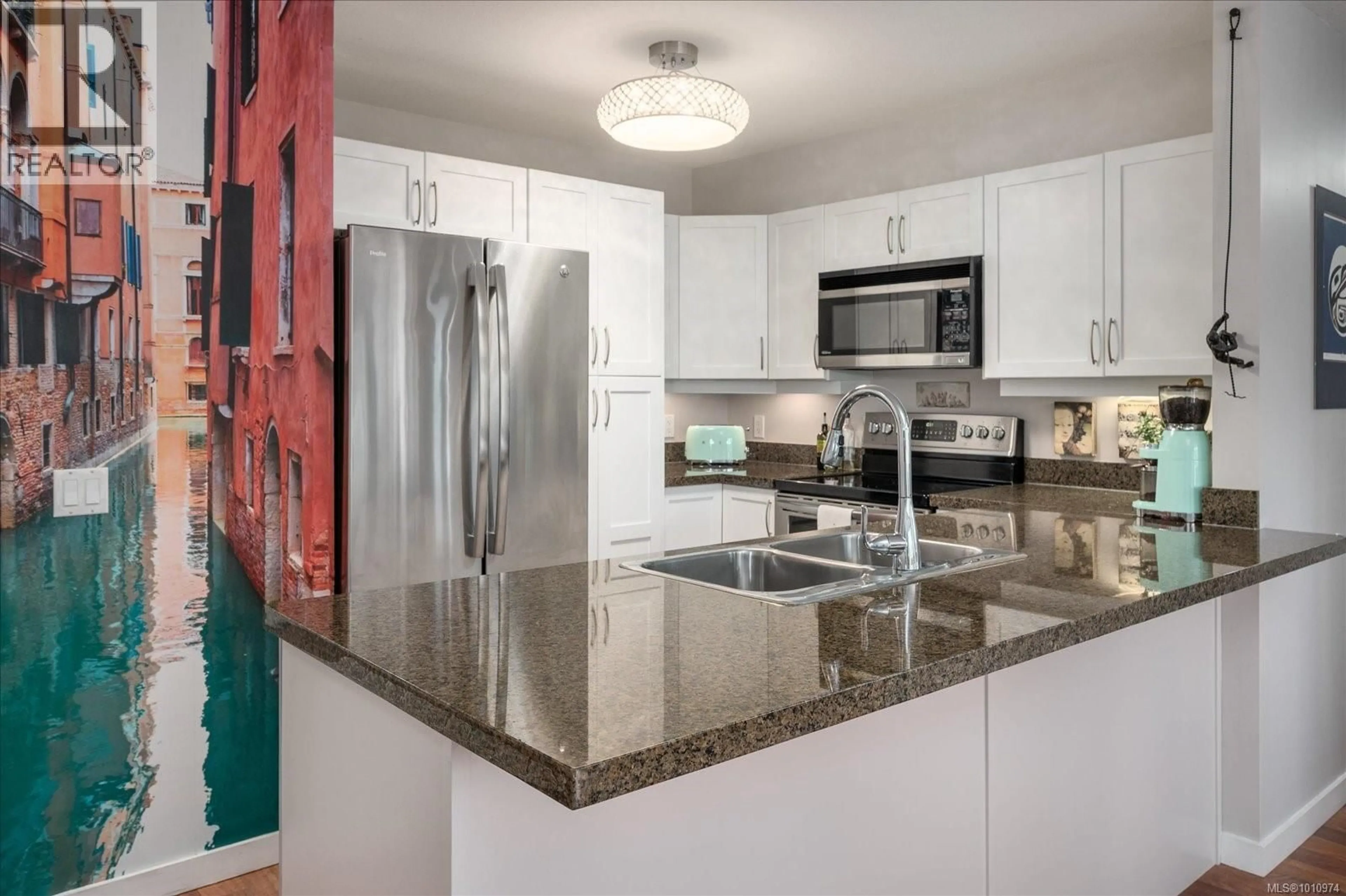 Open concept kitchen, ceramic/tile floor for 404 - 297 HIRST AVENUE WEST, Parksville British Columbia V9P0A4