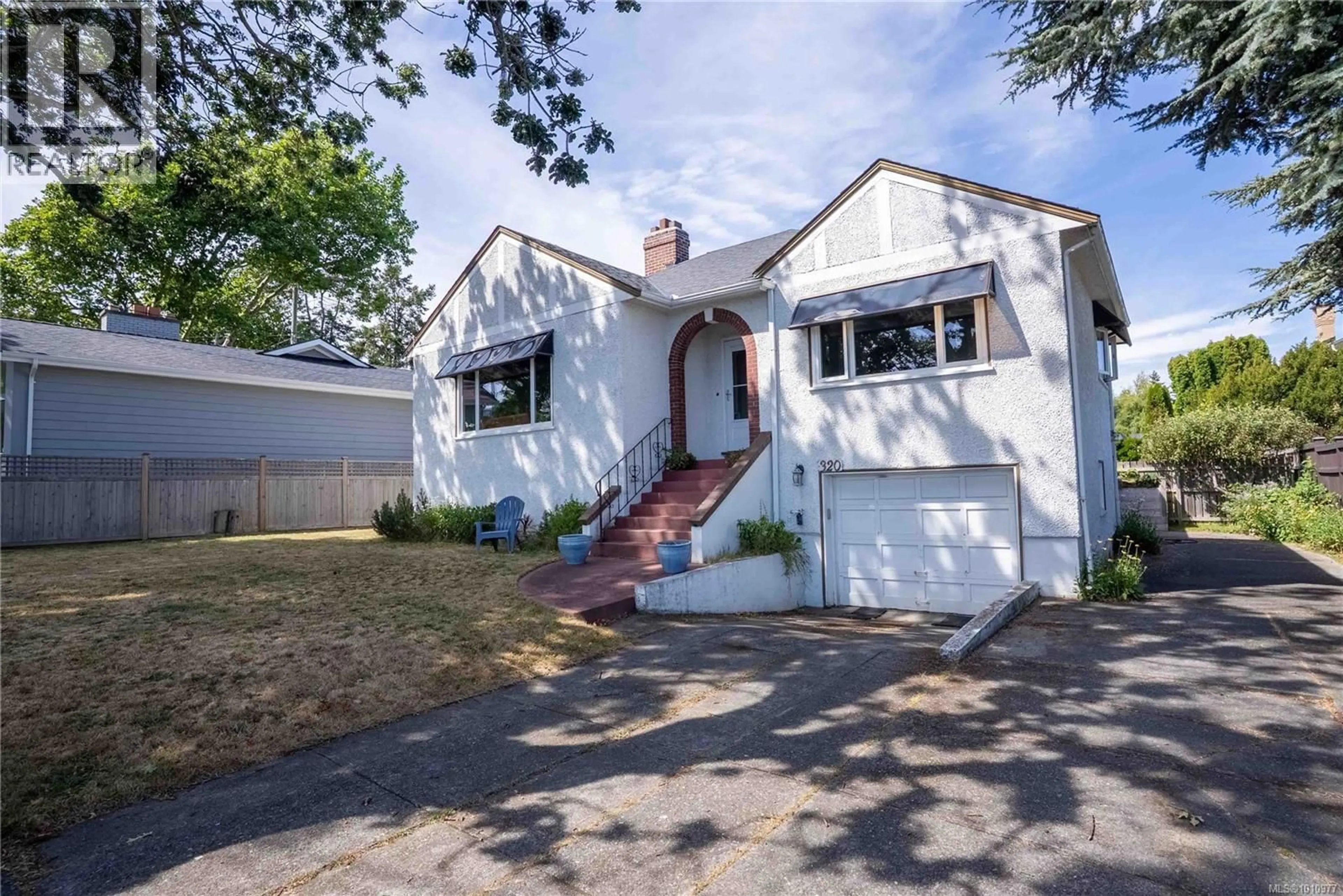 Home with vinyl exterior material, street for 320 BEACH DRIVE, Oak Bay British Columbia V8S2M2