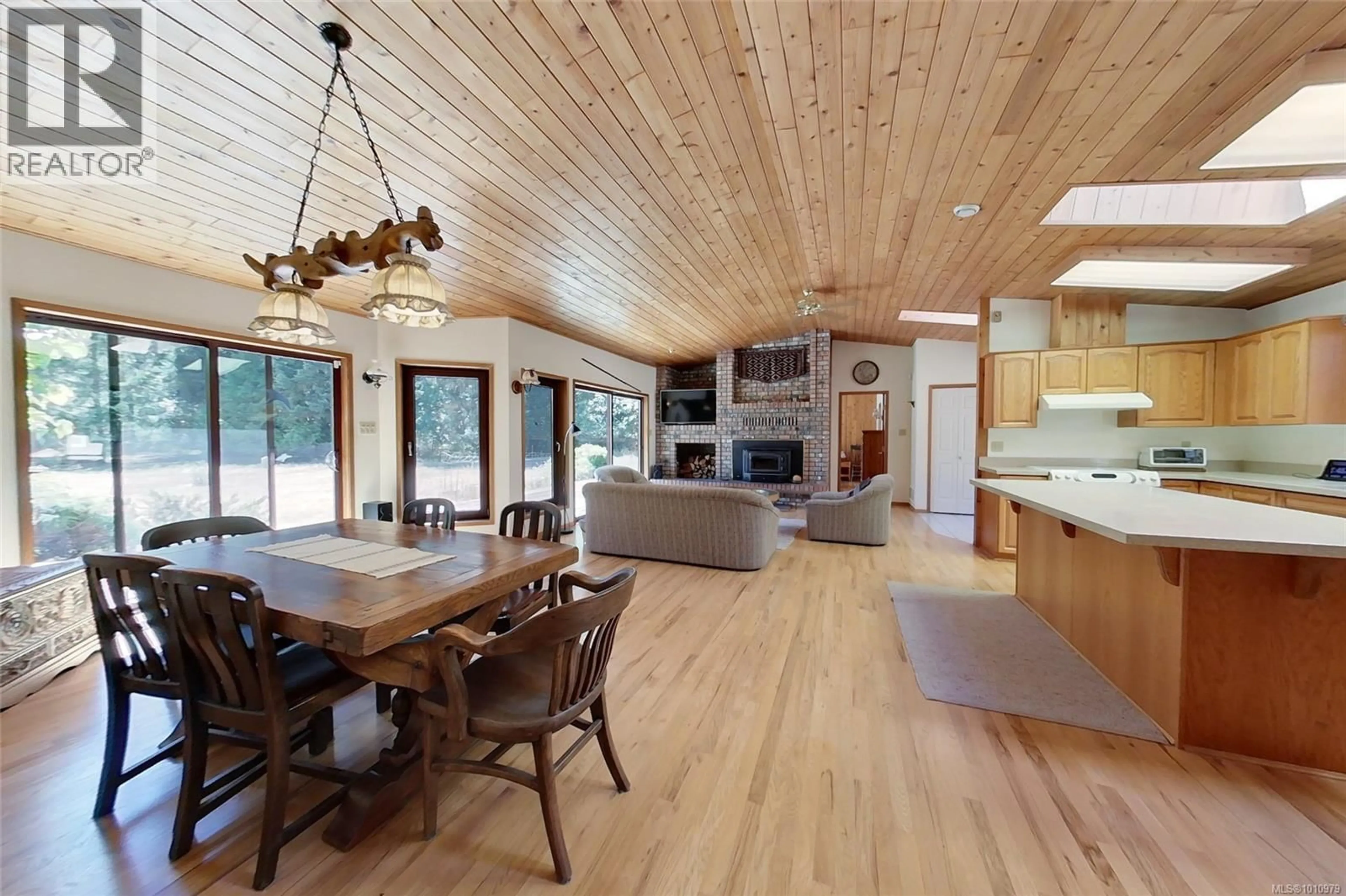 Open concept kitchen, wood/laminate floor for 2175 SPURS PLACE, Nanoose Bay British Columbia V9P9C2