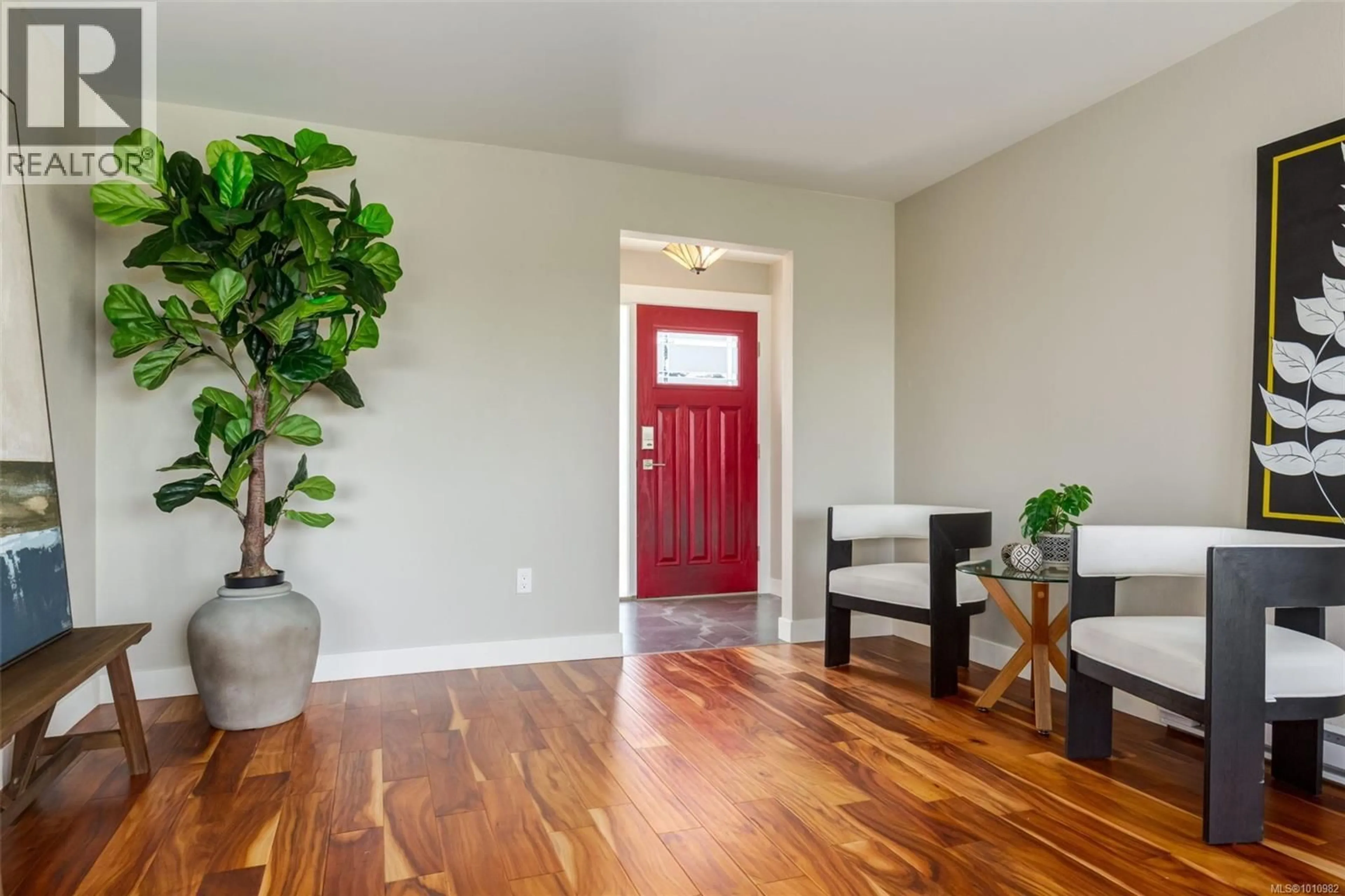 Indoor entryway for 405 HEATH AVENUE, Parksville British Columbia V9P1V3