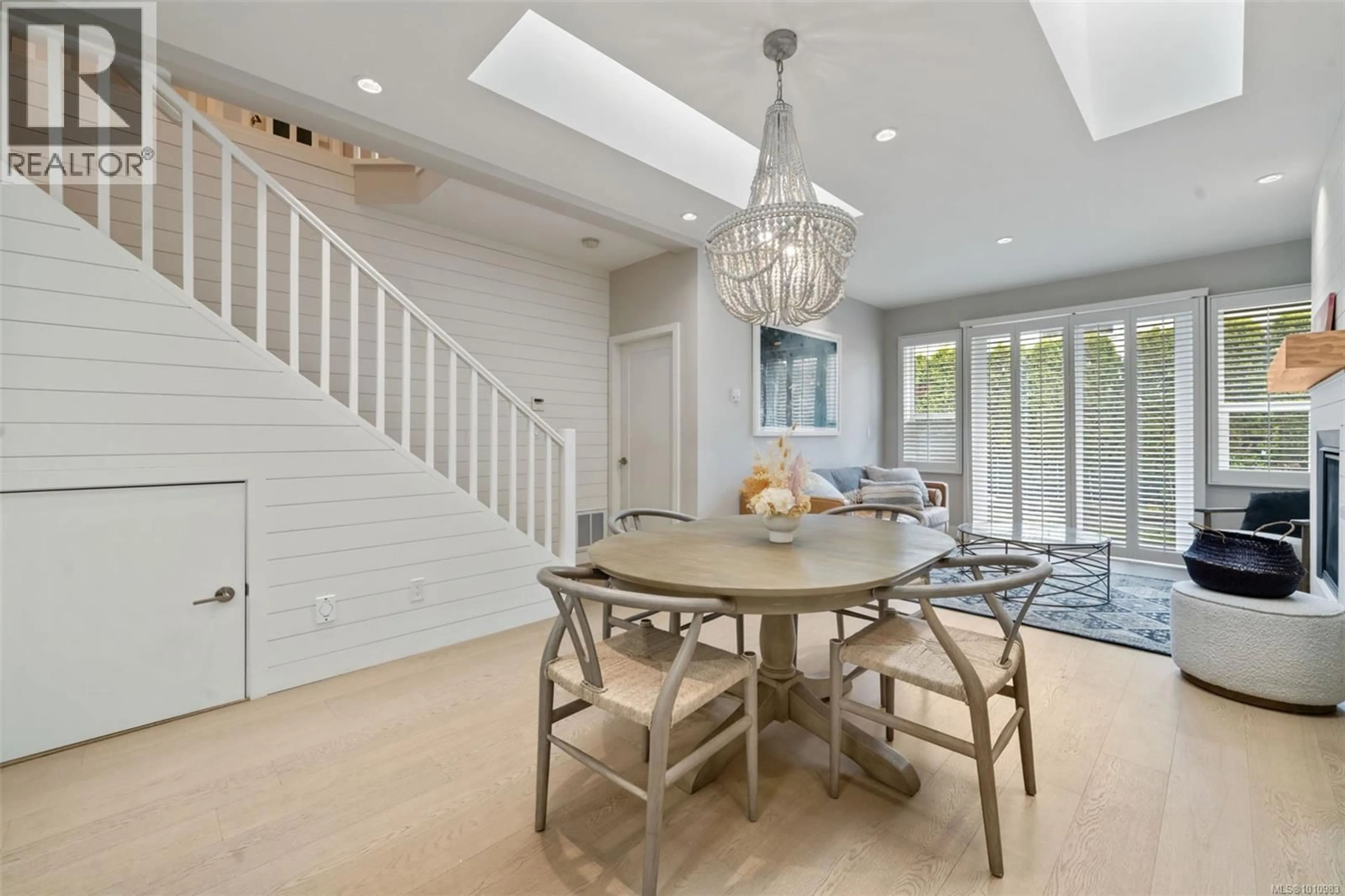 Dining room, unknown for 2 - 10490 RESTHAVEN DRIVE, Sidney British Columbia V8L3H7
