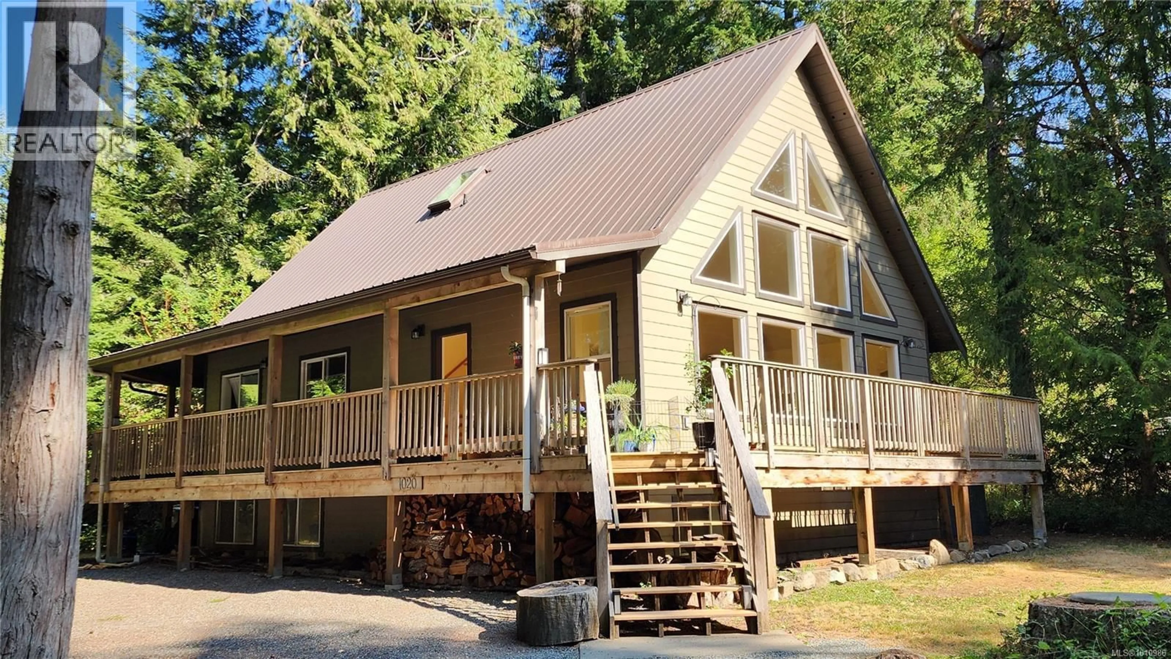 Home with vinyl exterior material, unknown for 1020 HORSESHOE ROAD, Gabriola Island British Columbia V0R1X3